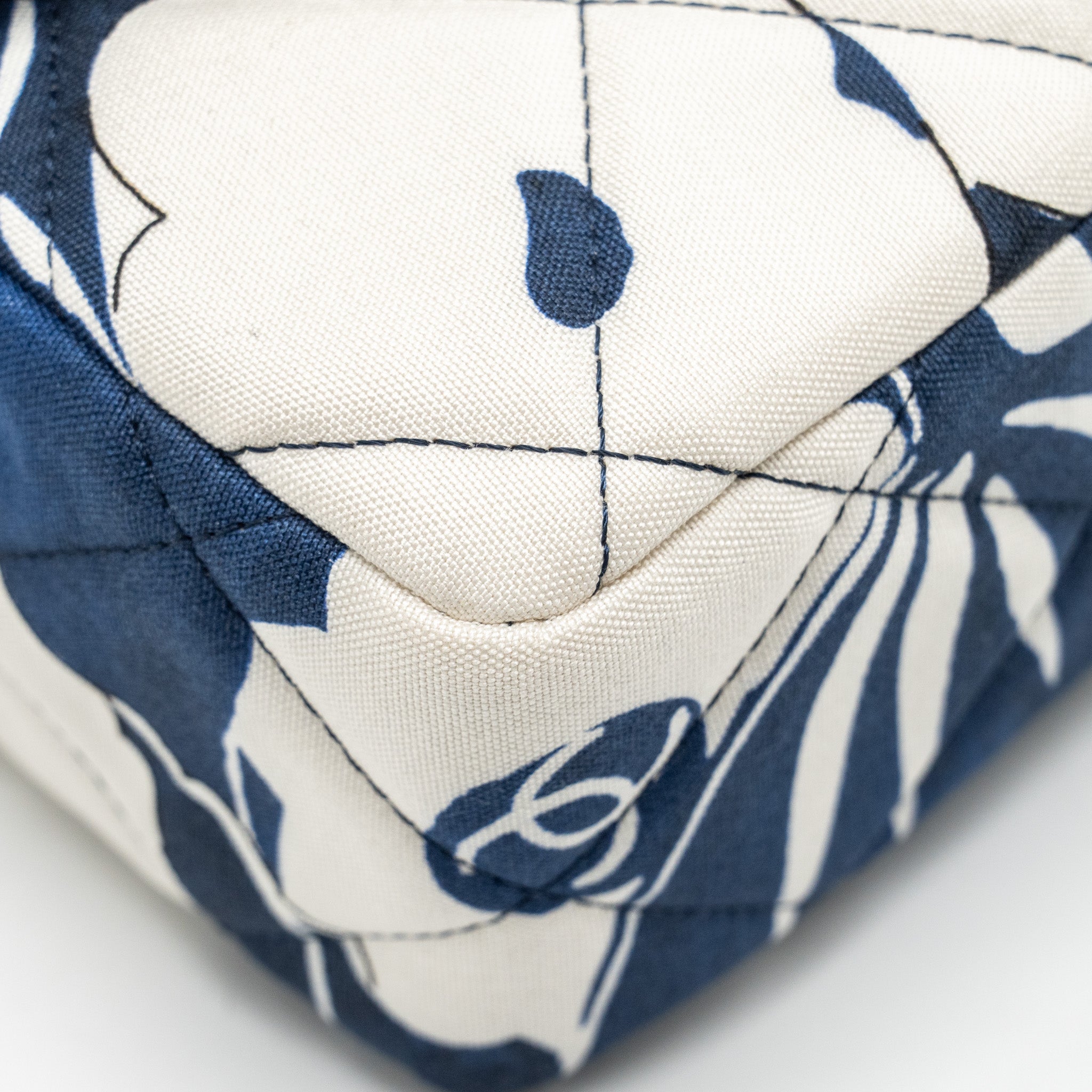 CHANEL MEDIUM LIMITED EDITION FLORA PRINTED CLASSIC FLAP BAG SILK BLUE/WHITE SHW (MICROCHIP)