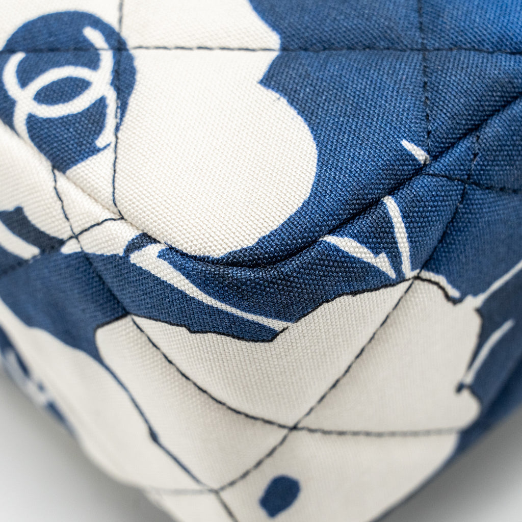 CHANEL MEDIUM LIMITED EDITION FLORA PRINTED CLASSIC FLAP BAG SILK BLUE/WHITE SHW (MICROCHIP)