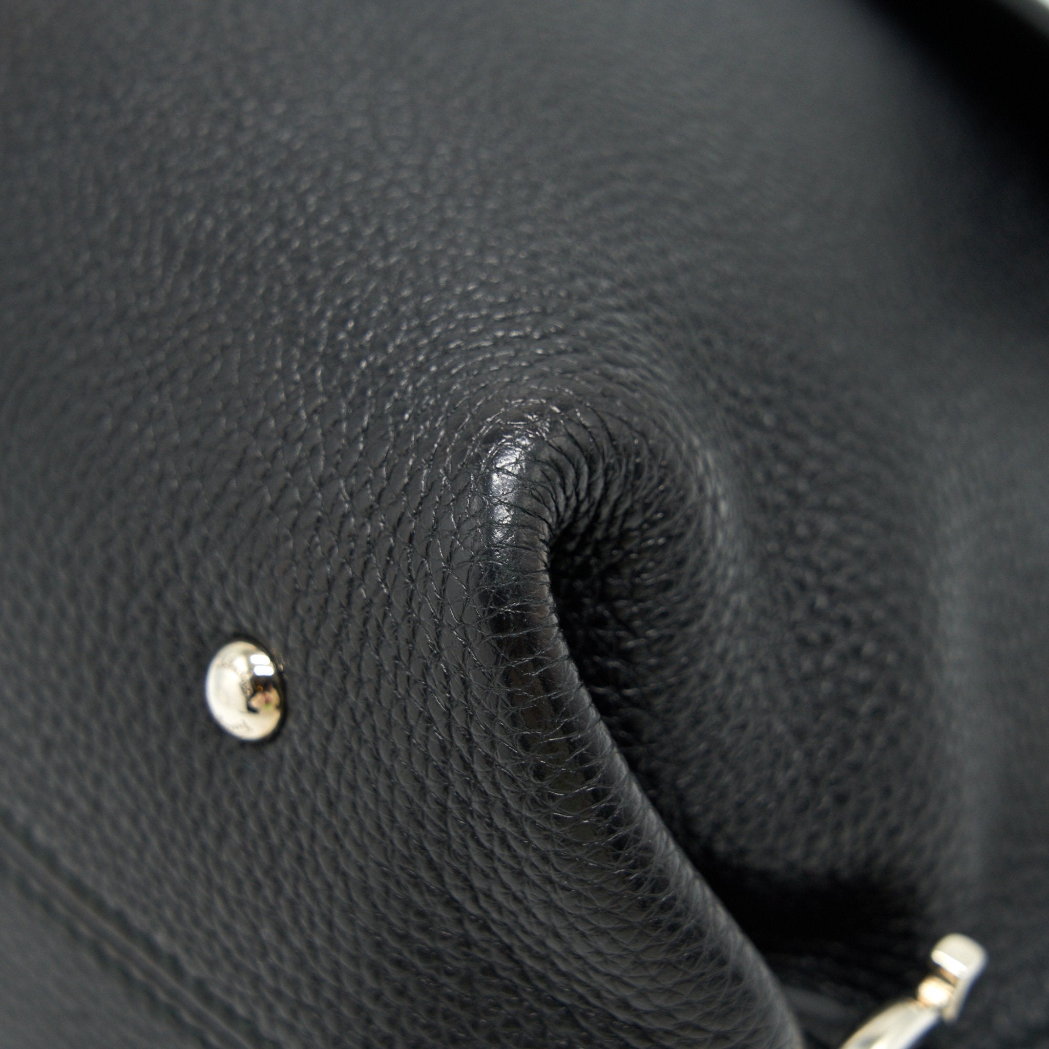 SALVATORE FERRAGAMO SOPHIA HANDLE CROSSBODY BAG IN BLACK SHW