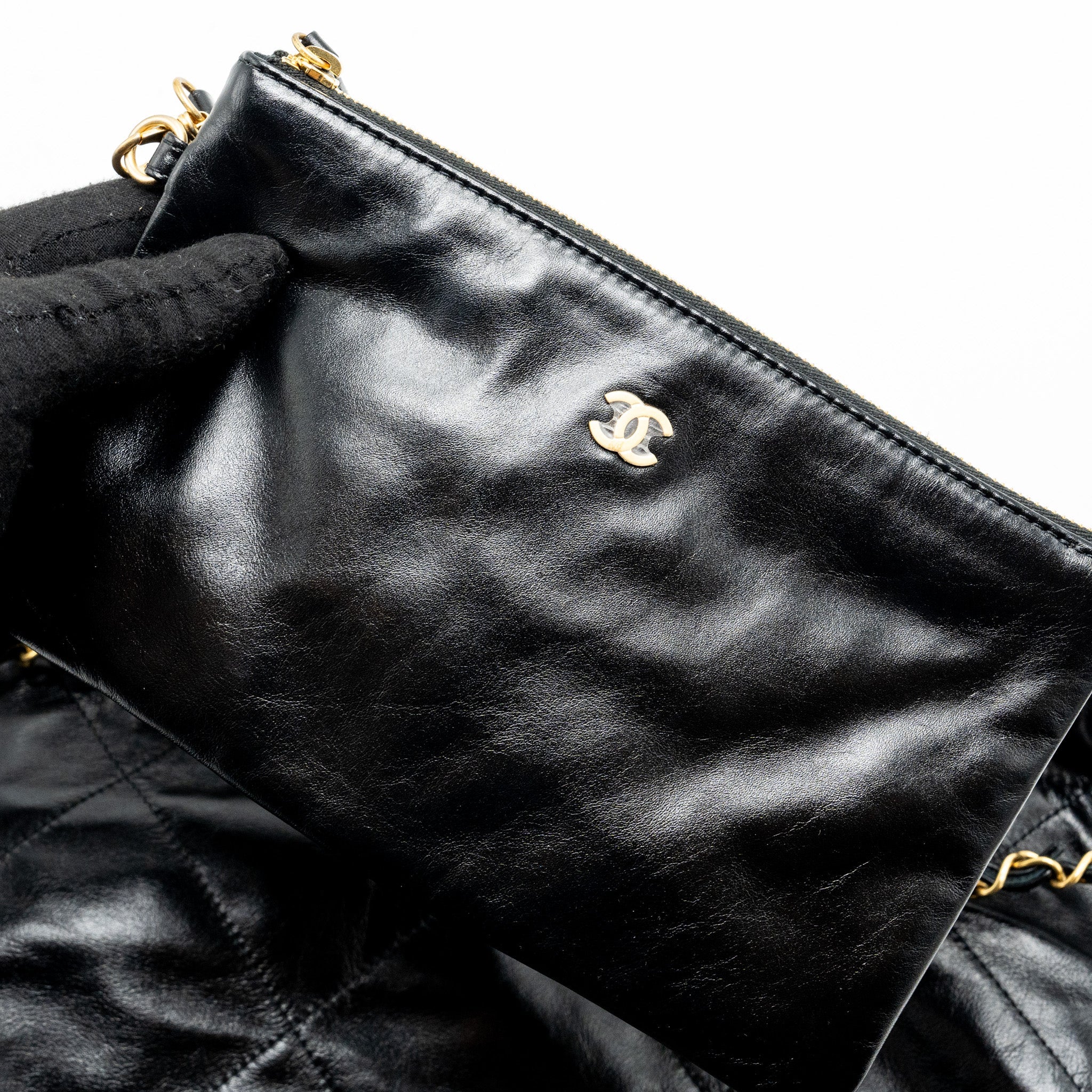 CHANEL SMALL 22 BAG CALFSKIN BLACK WITH GHW (MICROCHIP)