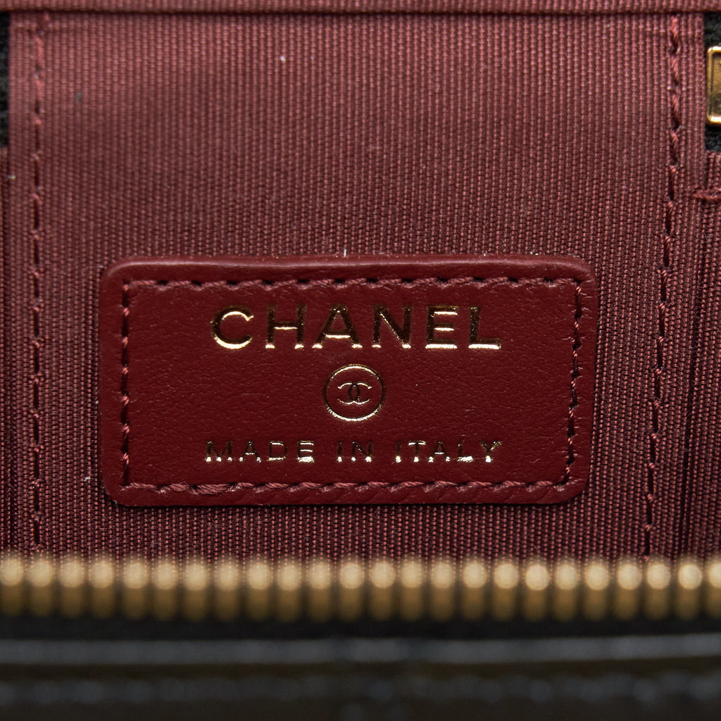 CHANEL 21A GOLD CRUSH MINI VANITY CASE CALFSKIN BLACK GHW