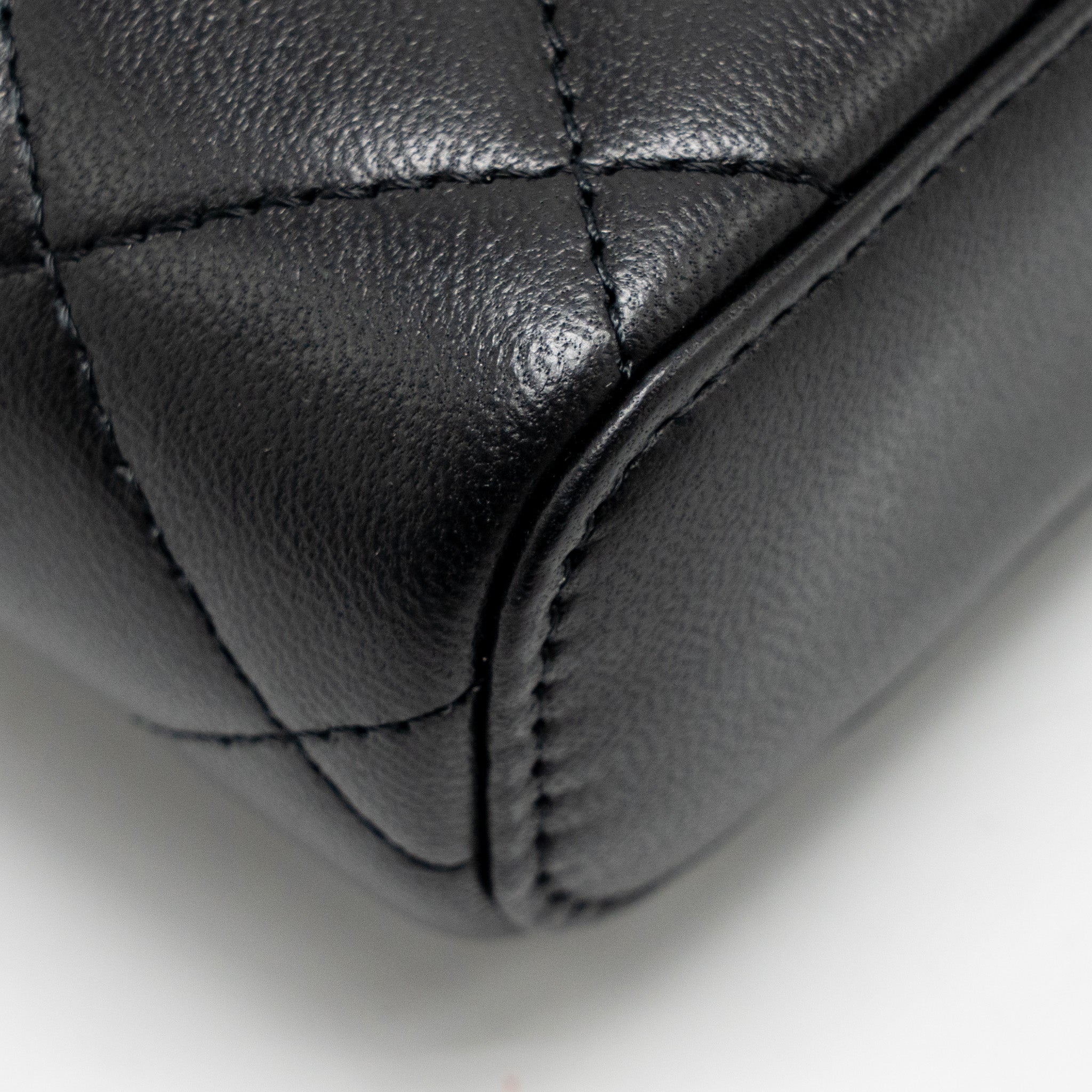 CHANEL SMALL VANITY CLUTCH WITH DETAIL CHAIN CAVIAR BLACK GHW (MICROCHIP)