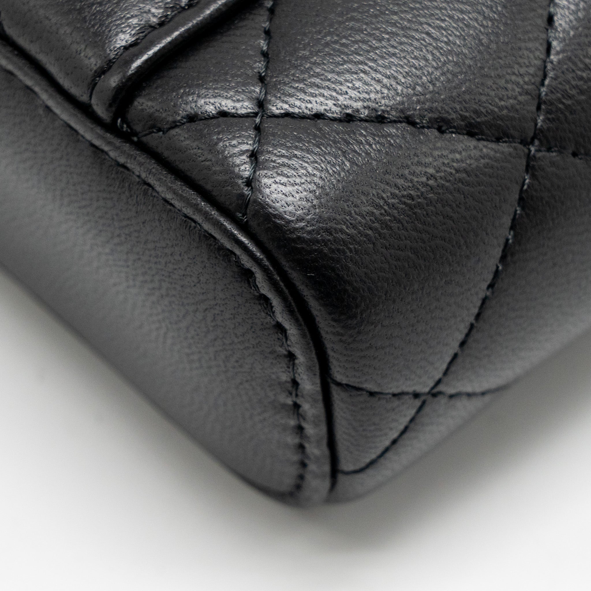 CHANEL SMALL VANITY CLUTCH WITH DETAIL CHAIN CAVIAR BLACK GHW (MICROCHIP)