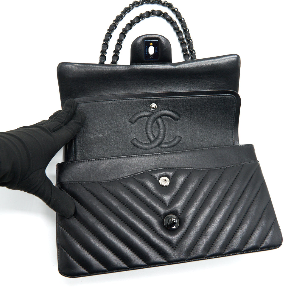 CHANEL CHEVRON MEDIUM CLASSIC DOUBLE FLAP BAG SO BLACK