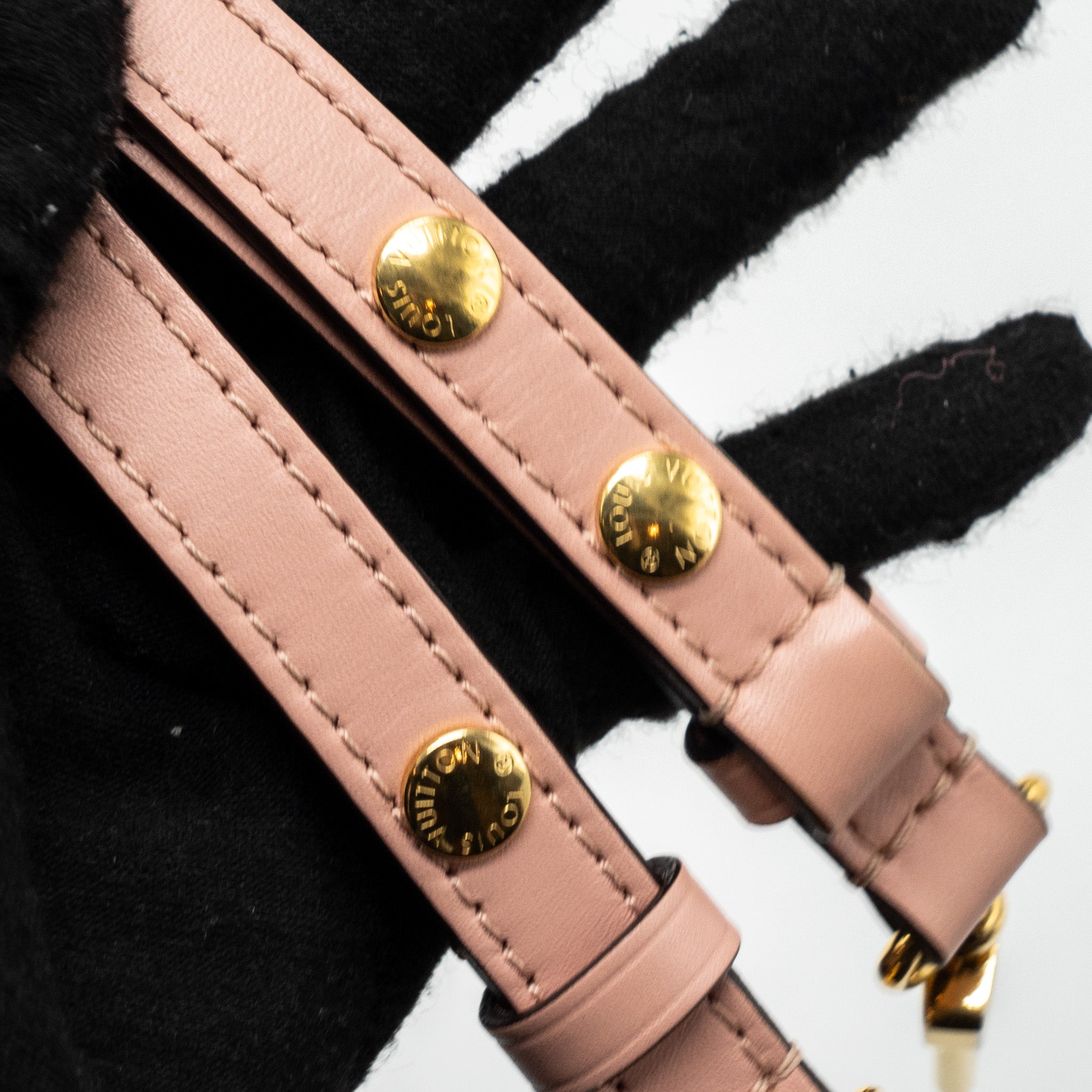 LOUIS VUITTON NEONOE MONOGRAM CANVAS / ROSE POUDRE GHW