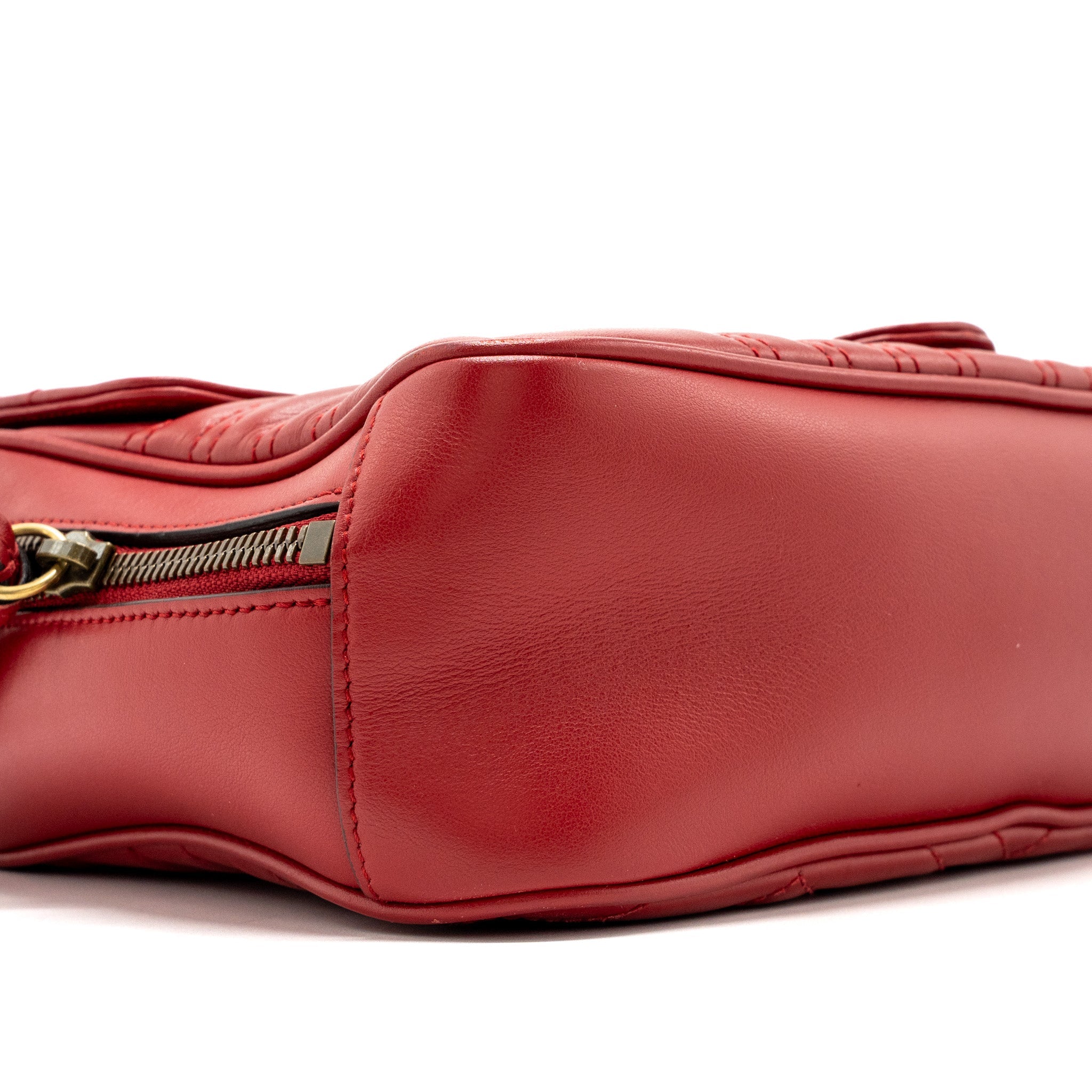 GUCCI GG MARMONT MATELASSE SHOULDER BAG CALFSKIN RED GHW