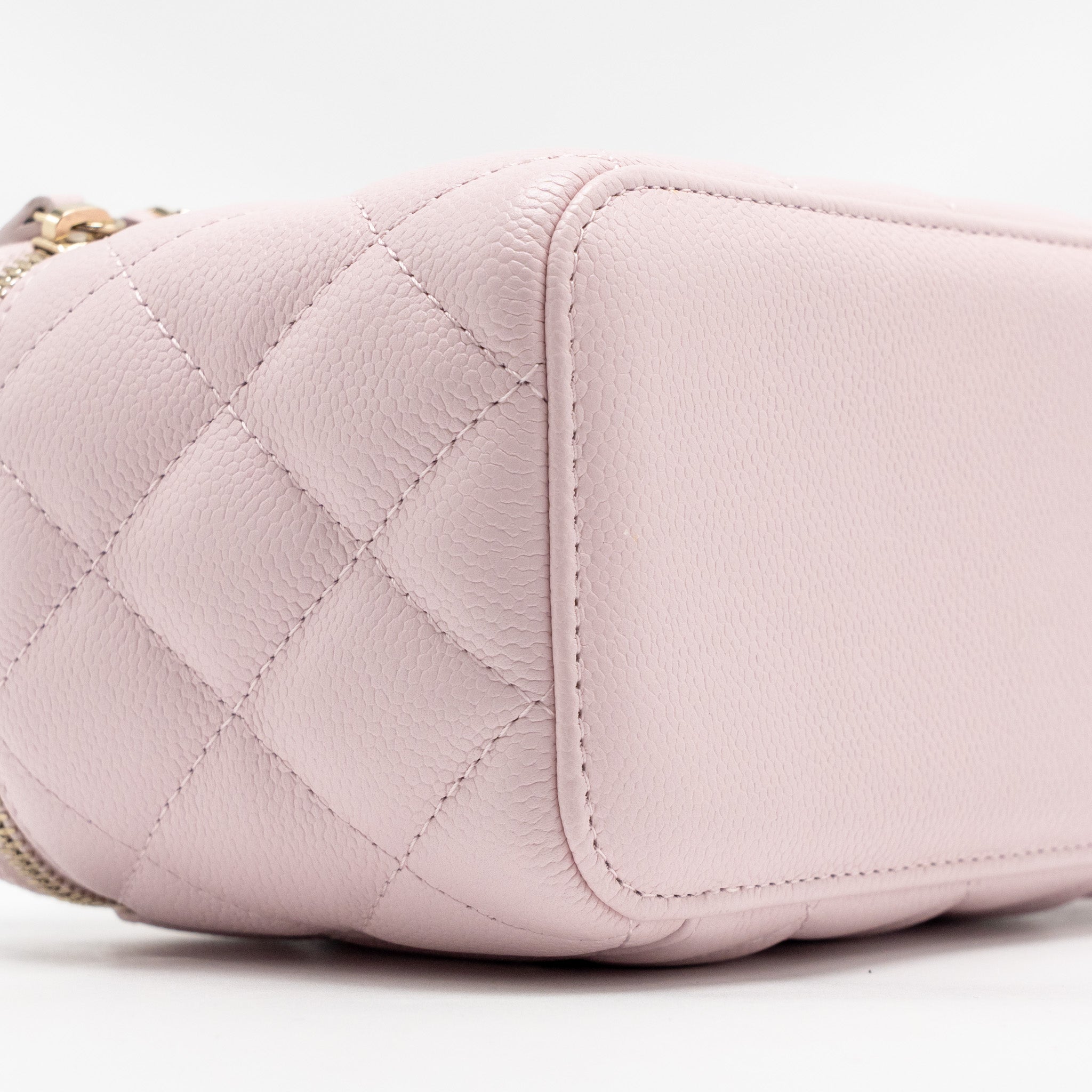 CHANEL 22P LONG VANITY CASE WITH LOGO CHAIN LIGHT PINK CAVIAR LGHW
