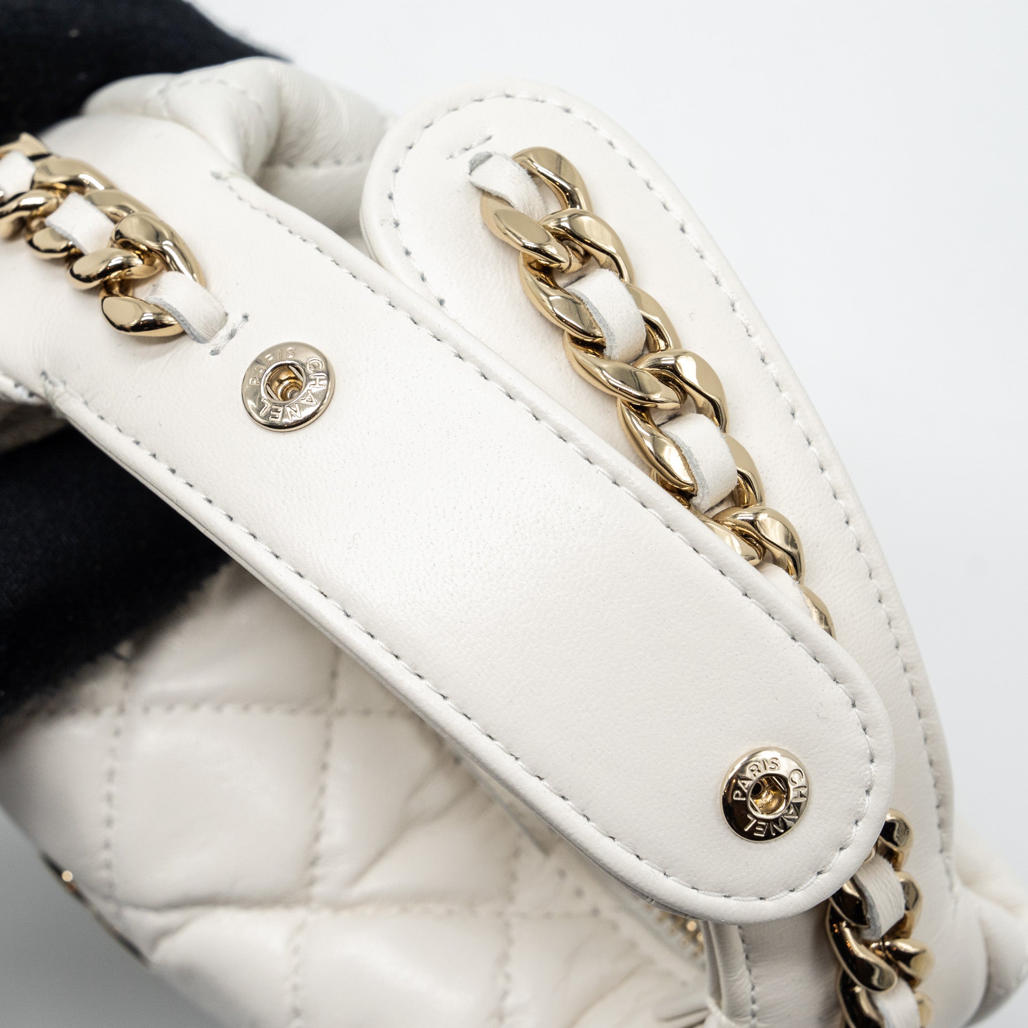 CHANEL 23C ROUND CLUTCH LAMBSKIN WHITE LGHW (MICROCHIP)