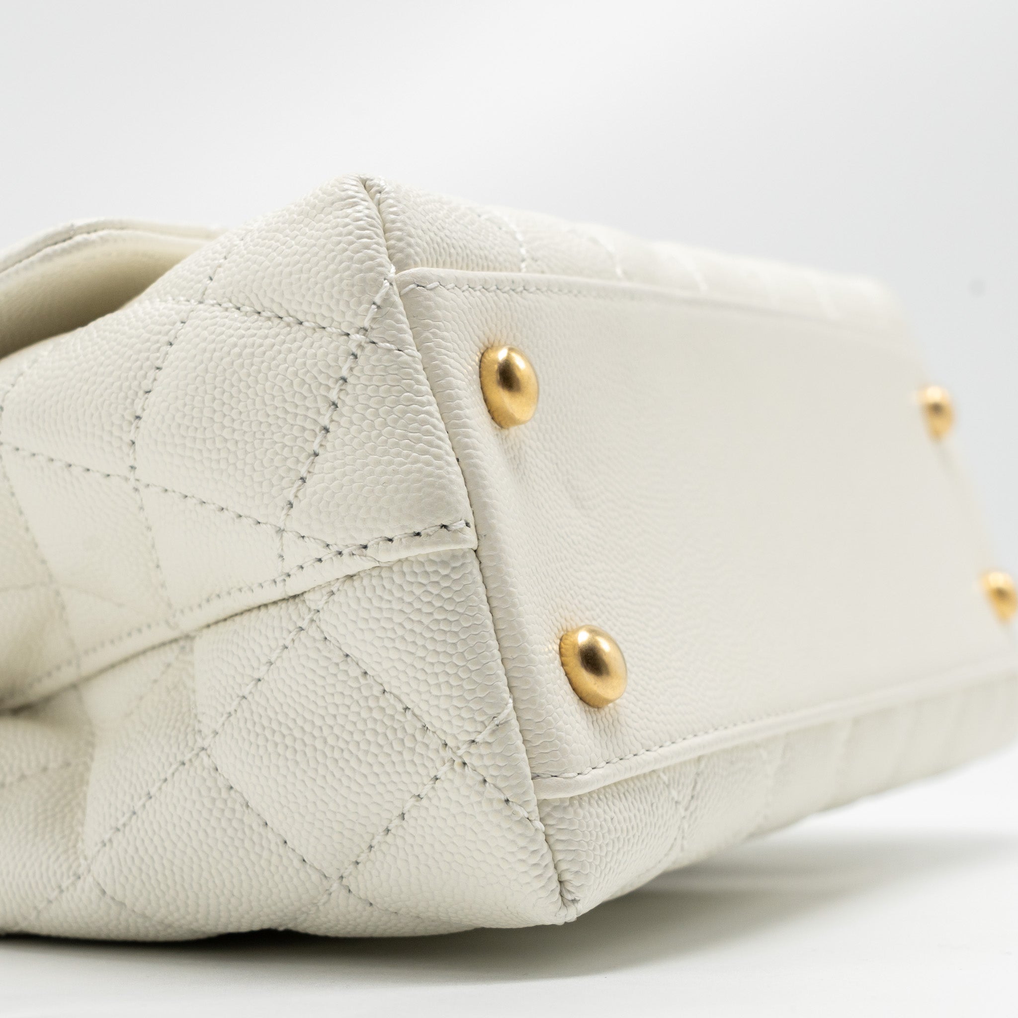 CHANEL DETAILED TOP HANDLE SMALL COCO HANDLE CAVIAR WHITE GHW (MICROCHIP)