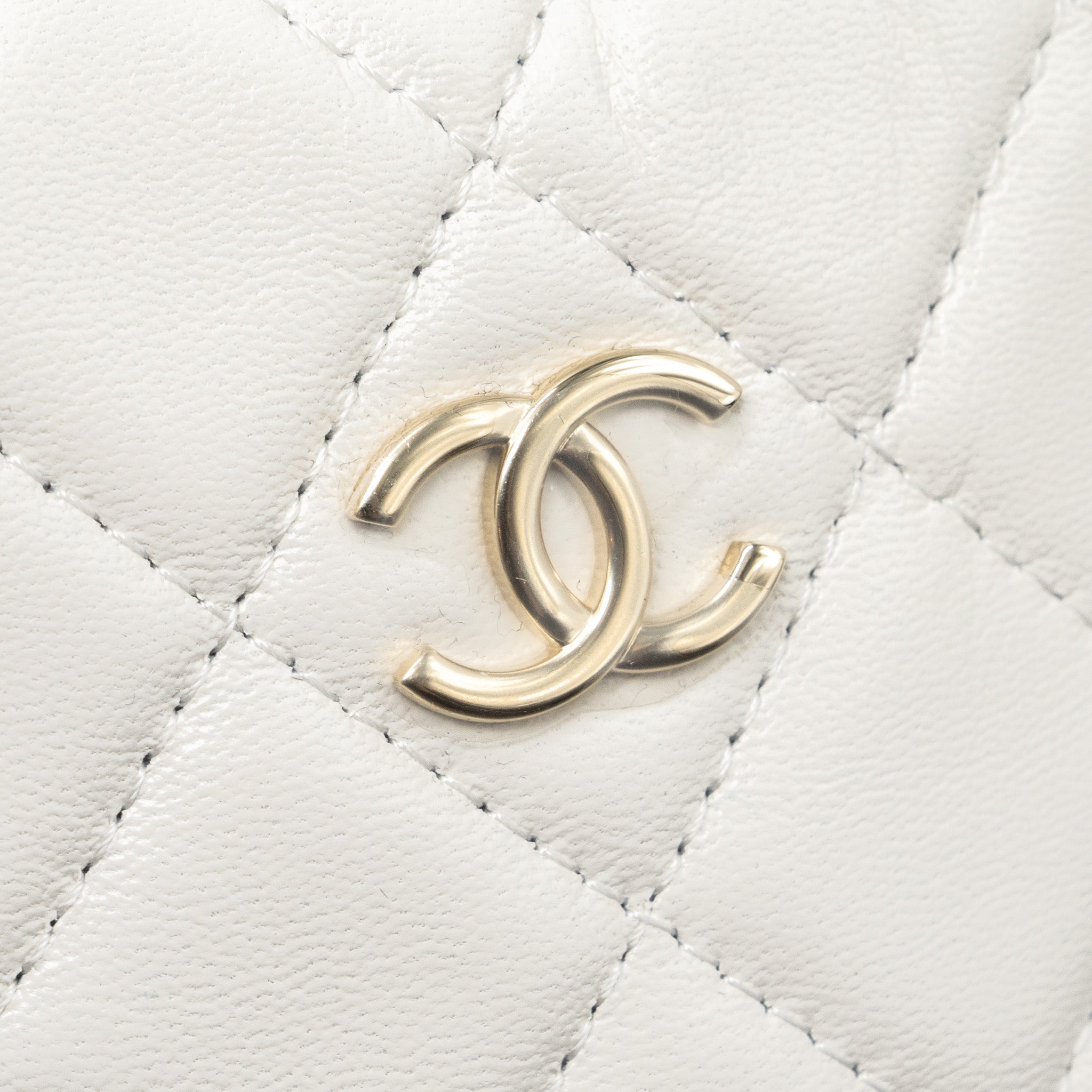 CHANEL 23C ROUND CLUTCH LAMBSKIN WHITE LGHW (MICROCHIP)