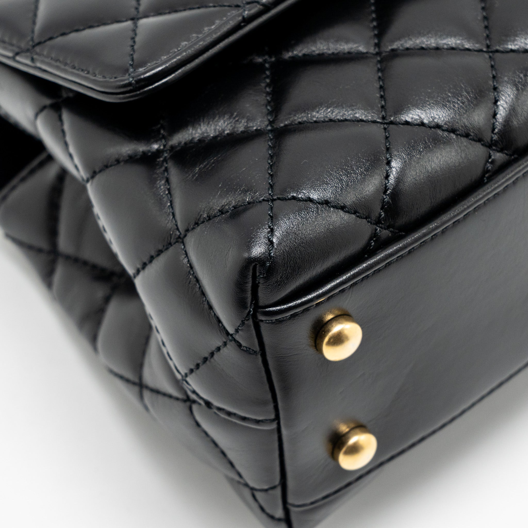 CHANEL DETAILED METAL HANDLE SMALL COCO HANDLE FLAP BAG CALFSKIN BLACK GHW (MICROCHIP)