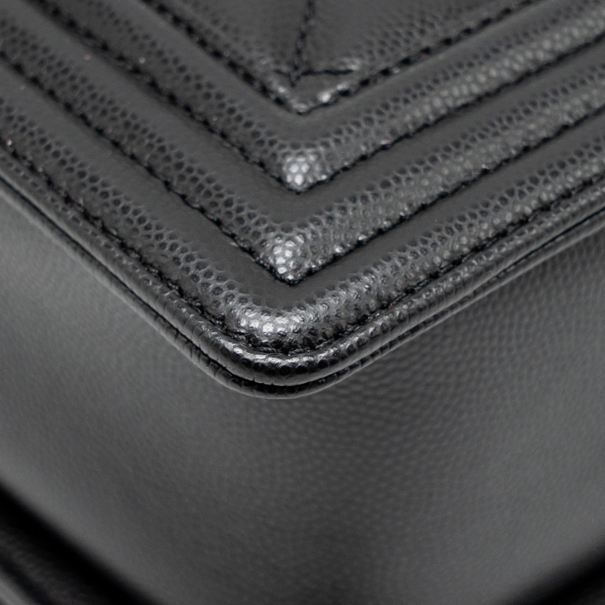 CHANEL NEW MEDIUM BOY BAG CAVIAR BLACK GHW (MICROCHIP)