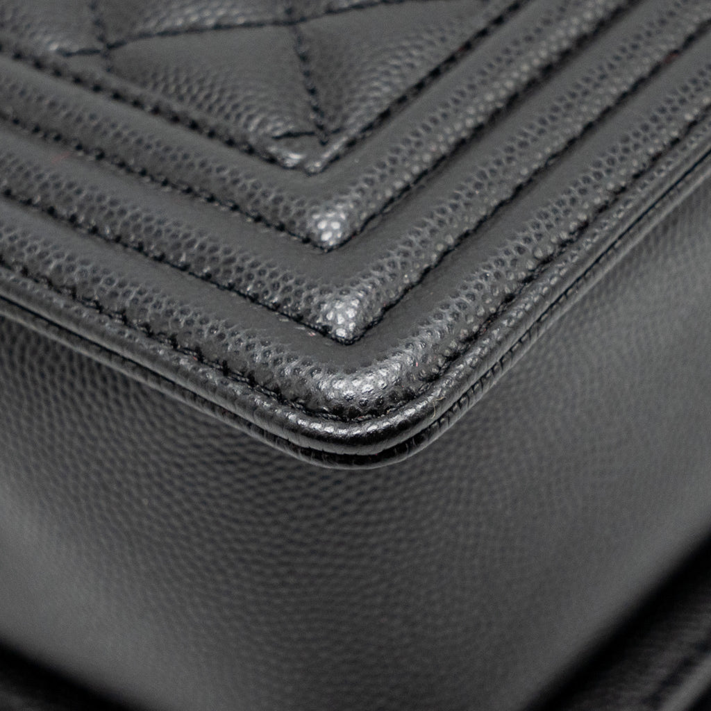 CHANEL NEW MEDIUM BOY BAG CAVIAR BLACK GHW (MICROCHIP)