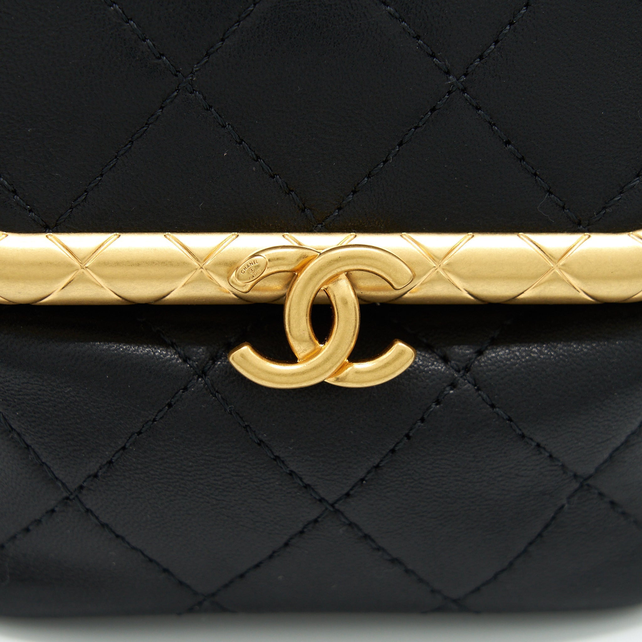 CHANEL 20A KISS-LOCK MINI VANITY FLAP BAG CALFSKIN BLACK GHW
