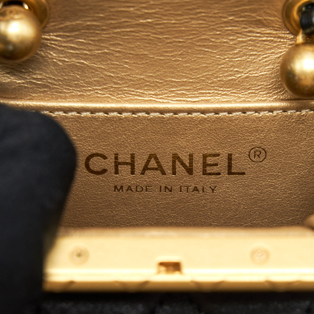 CHANEL 20A KISS-LOCK MINI VANITY FLAP BAG CALFSKIN BLACK GHW
