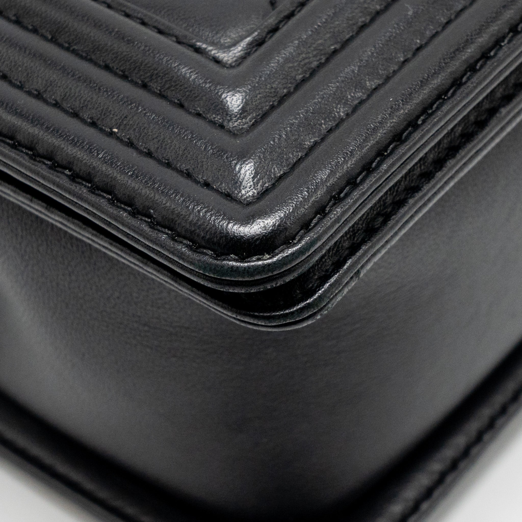 CHANEL MEDIUM BOY BAG LAMBSKIN BLACK RUTHENIUM HARDWARE