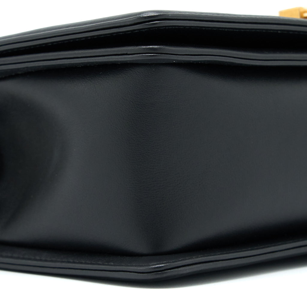 CHANEL MEDIUM BOY BAG CALFSKIN BLACK GHW (MICROCHIP)