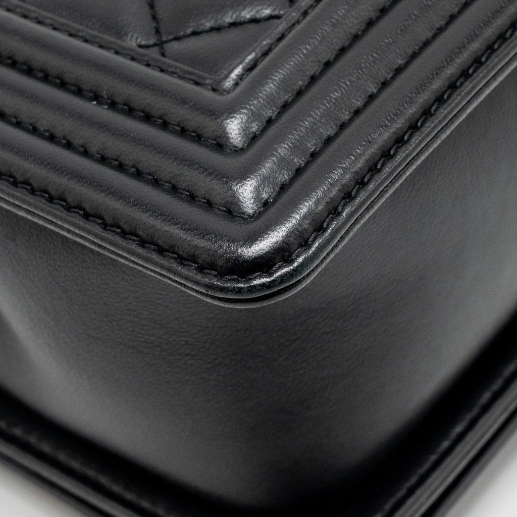 CHANEL MEDIUM BOY BAG LAMBSKIN BLACK RUTHENIUM HARDWARE