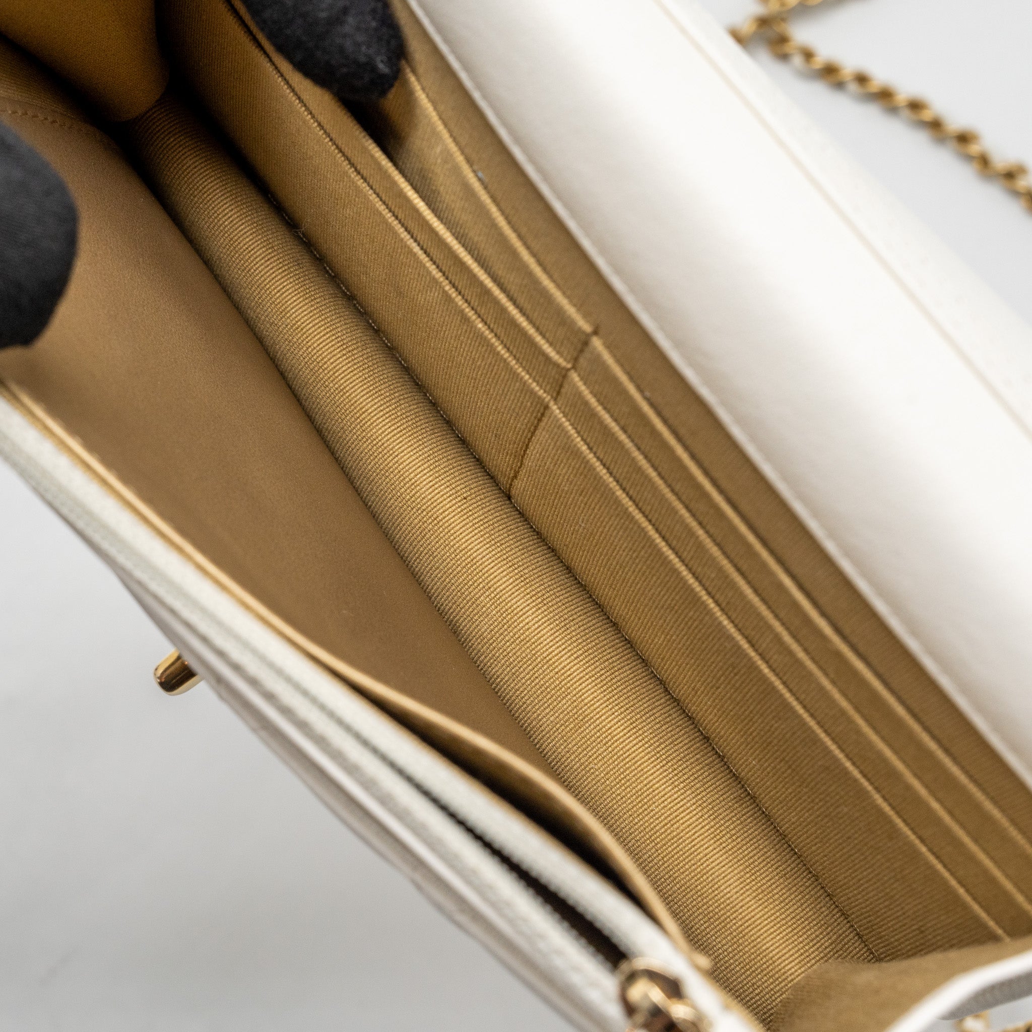 CHANEL PEARL CRUSH WALLET ON CHAIN LAMBSKIN WHITE GHW (MICROCHIP)
