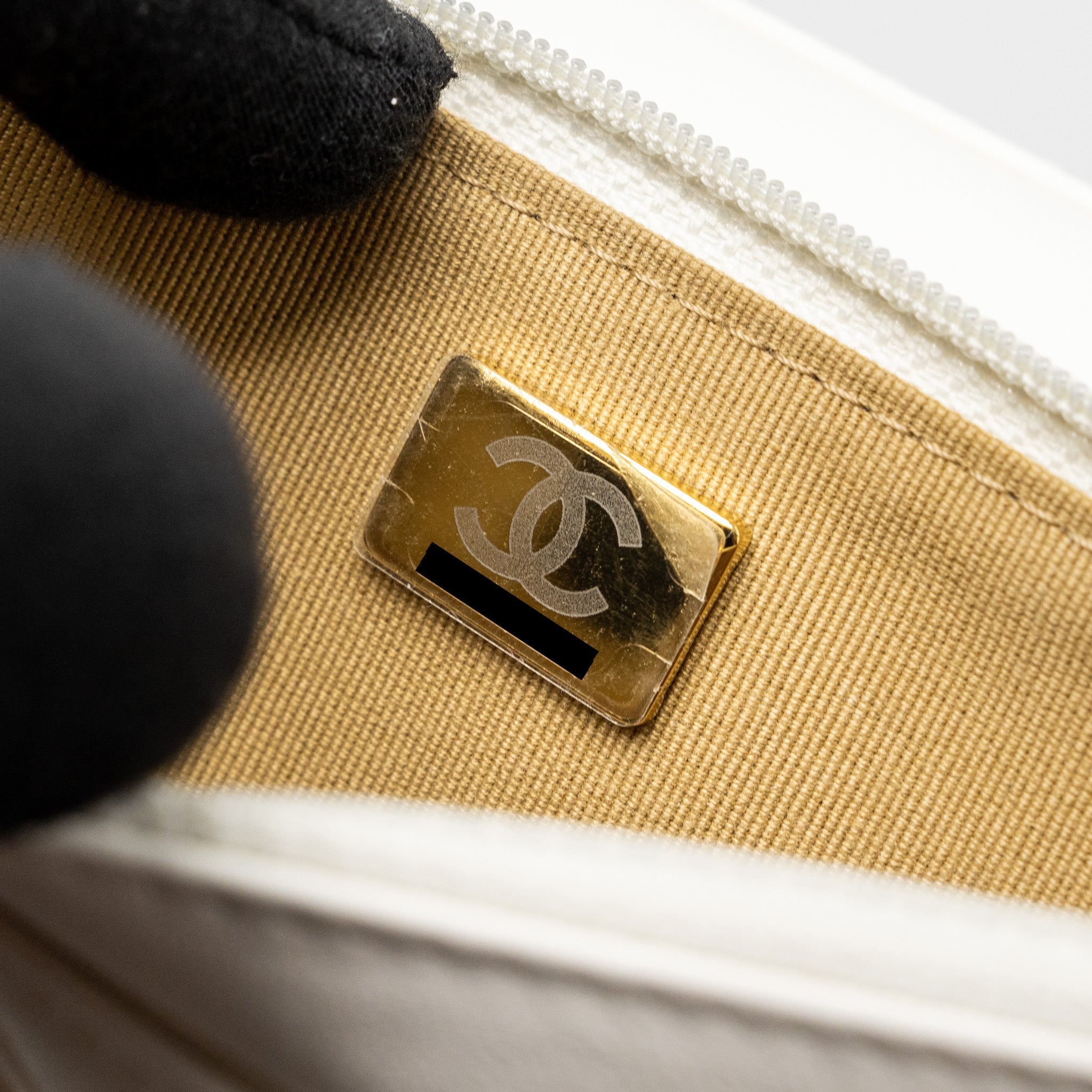 CHANEL PEARL CRUSH WALLET ON CHAIN LAMBSKIN WHITE GHW (MICROCHIP)
