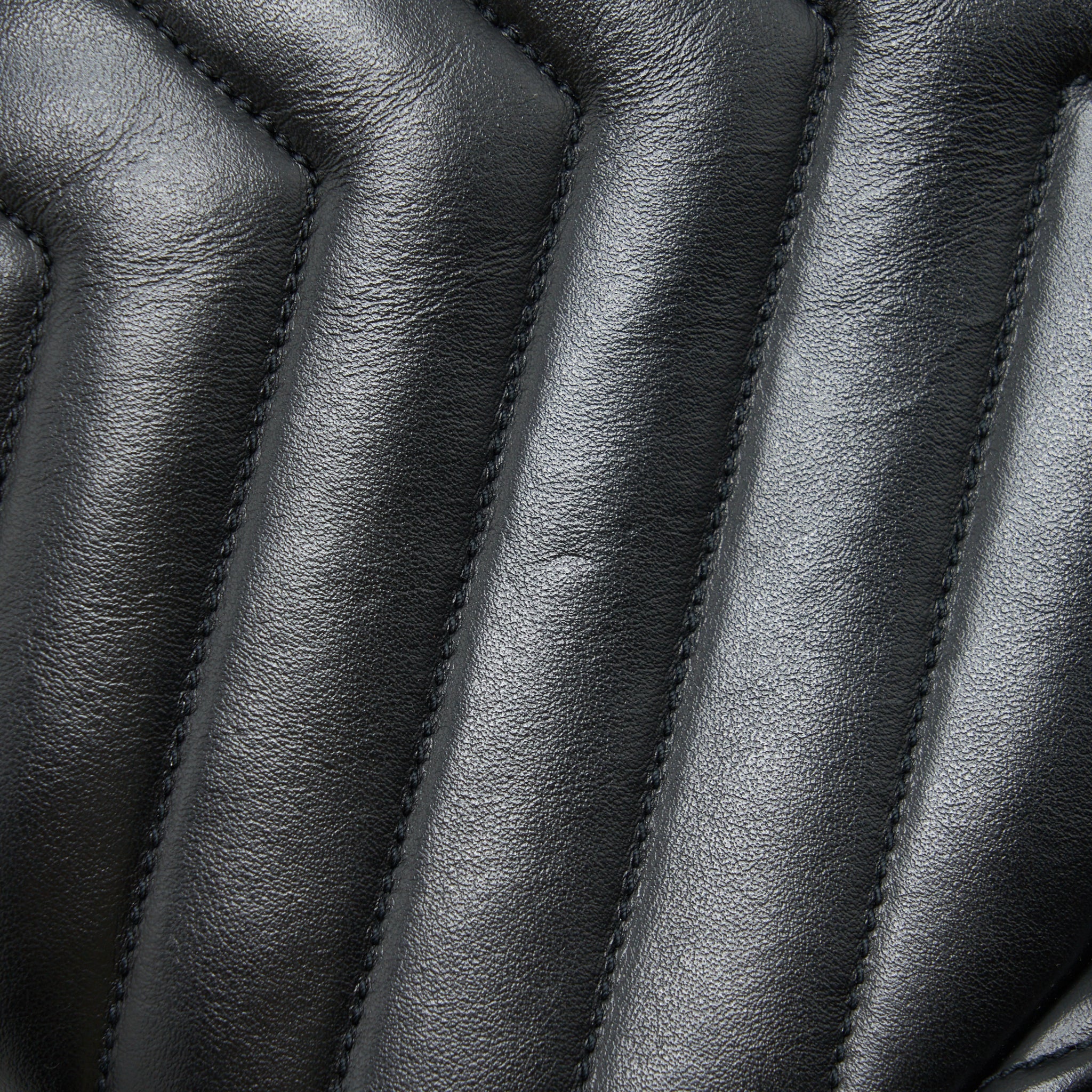 SAINT LAURENT / YSL LOULOU MEDIUM BAG CALFSKIN BLACK SHW