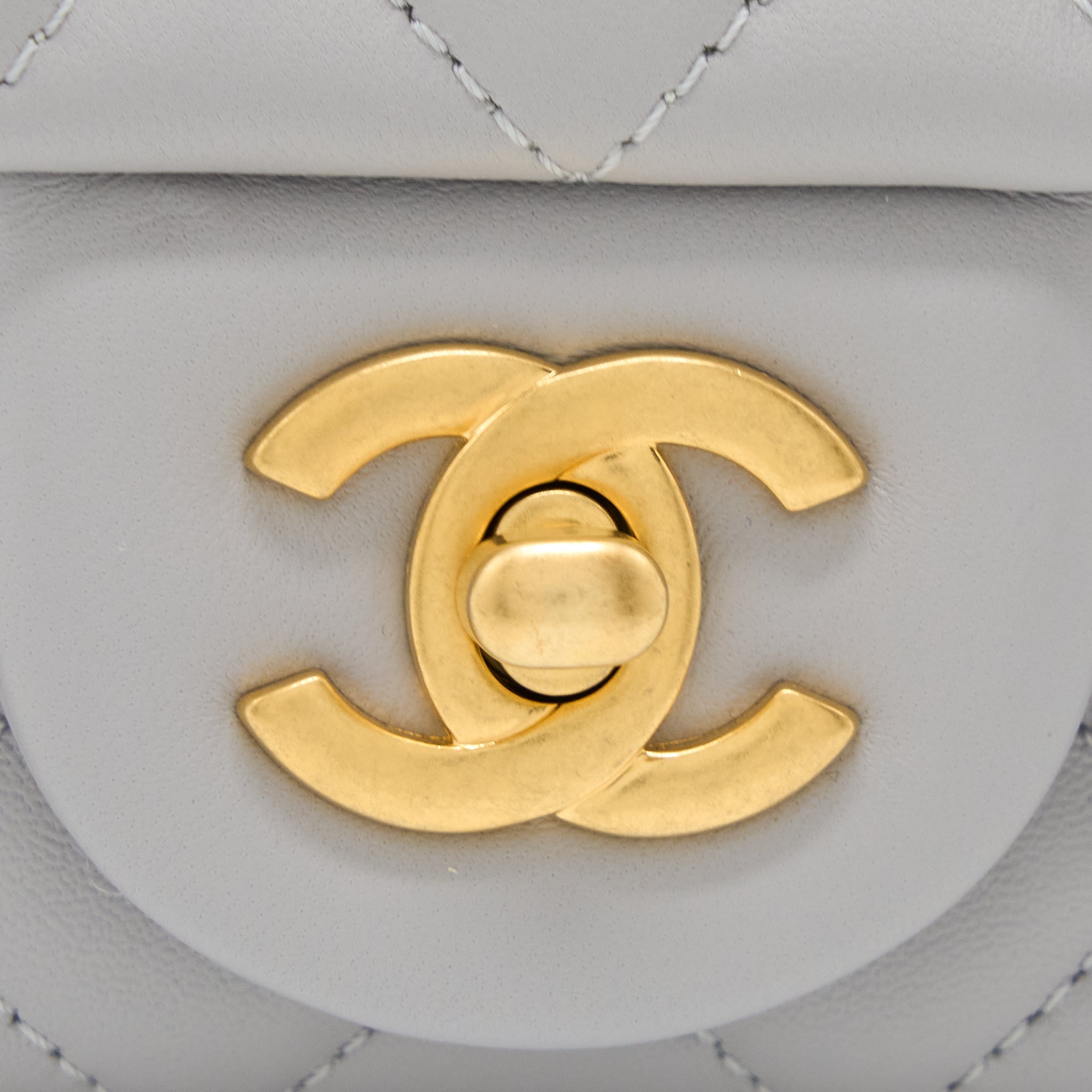CHANEL 22B PEARL CRUSH MINI RECTANGULAR FLAP BAG LAMBSKIN LIGHT GREY GHW(MICROCHIP)