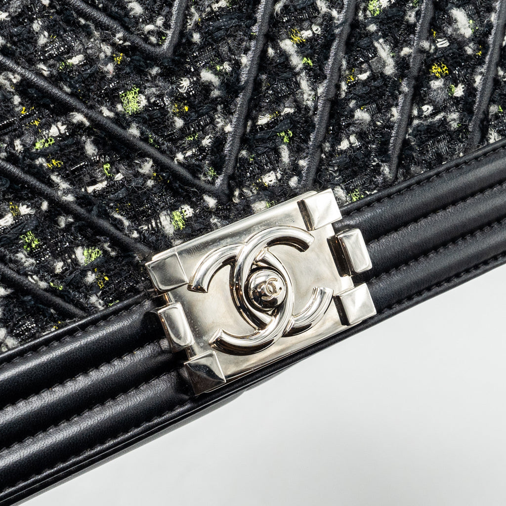 CHANEL MEDIUM BOY BAG TWEED/CALFSKIN BLACK/MULTICOLOUR SHW