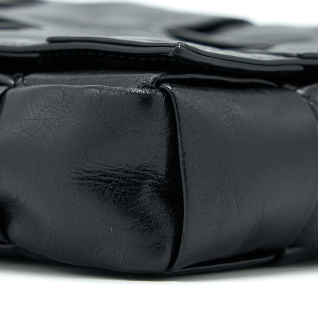 BOTTEGA VENETA CASSETTE BAG AGED CALFSKIN BLACK SHW
