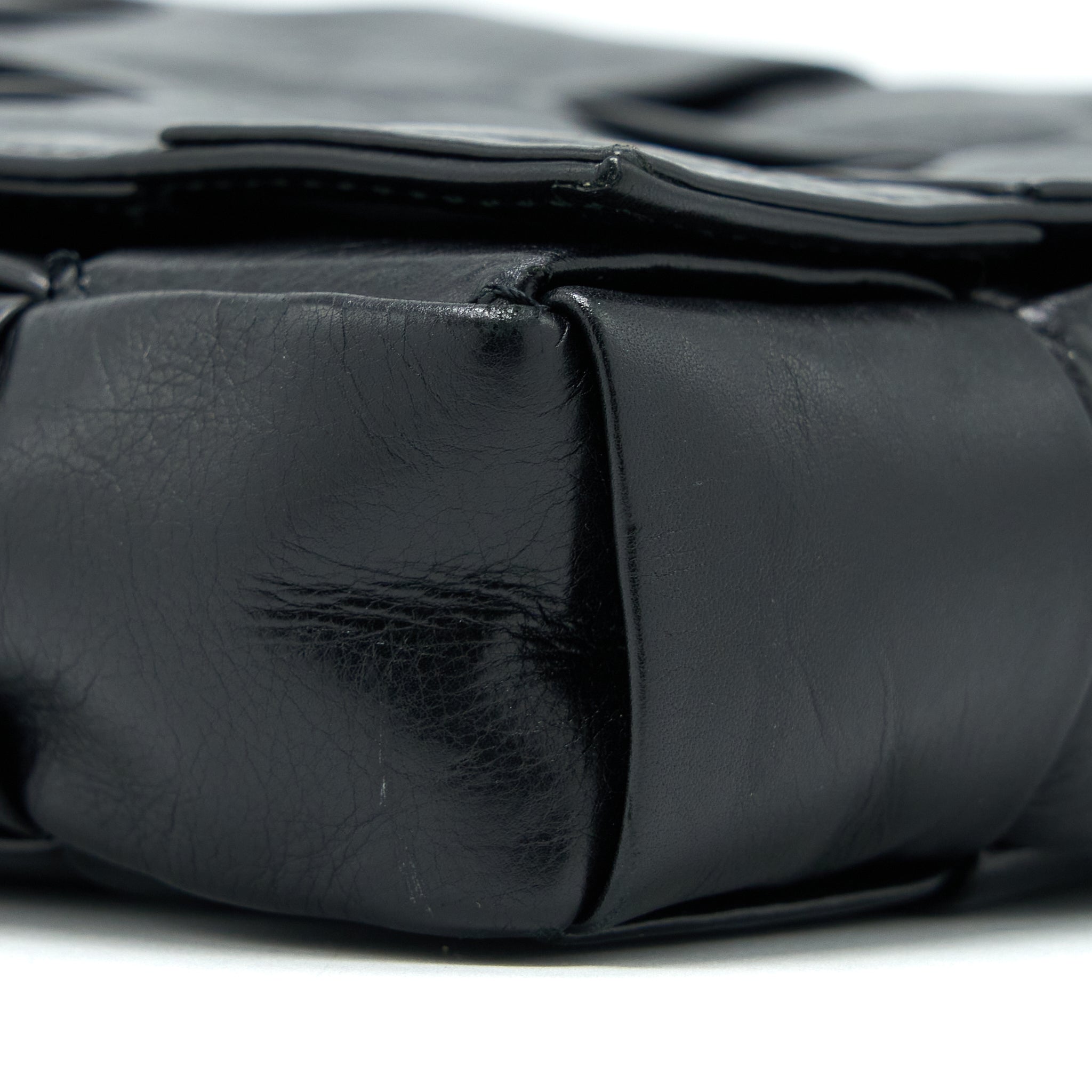 BOTTEGA VENETA CASSETTE BAG AGED CALFSKIN BLACK SHW