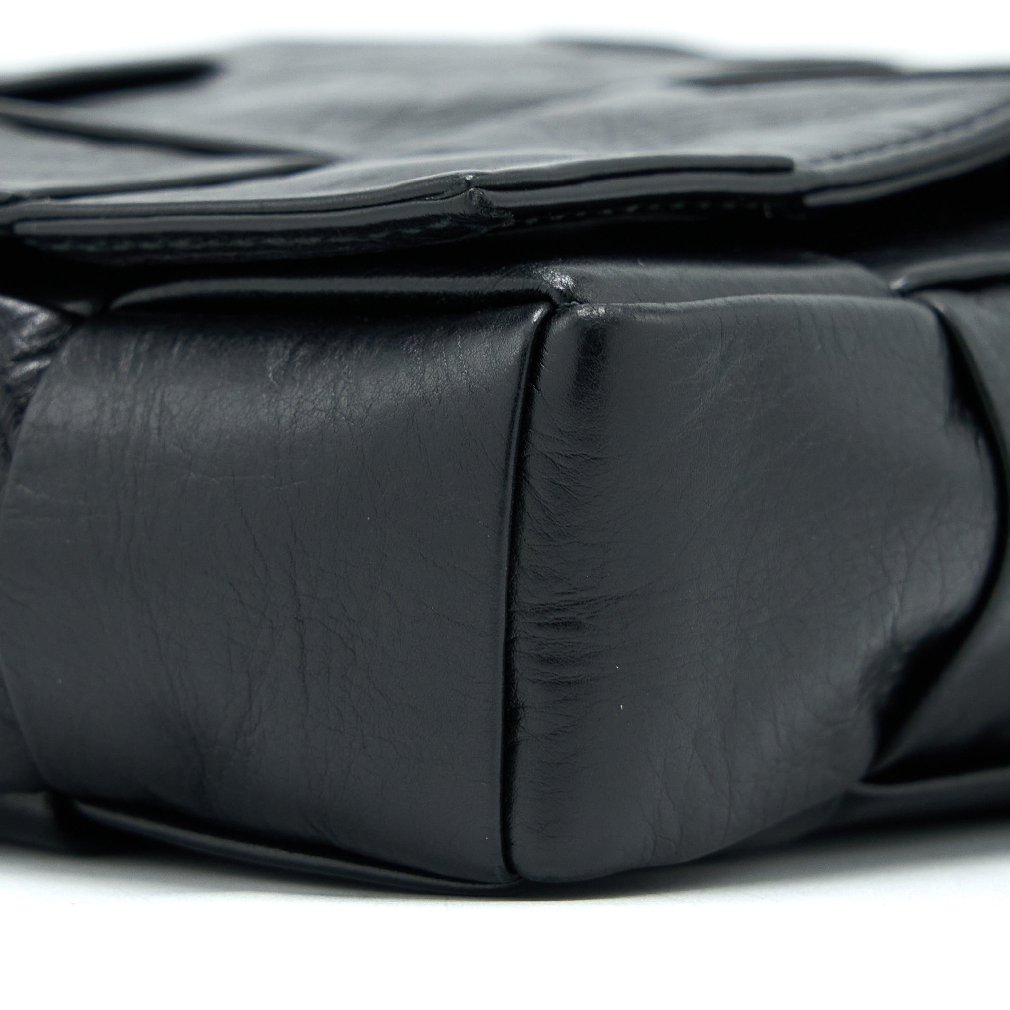 BOTTEGA VENETA CASSETTE BAG AGED CALFSKIN BLACK SHW