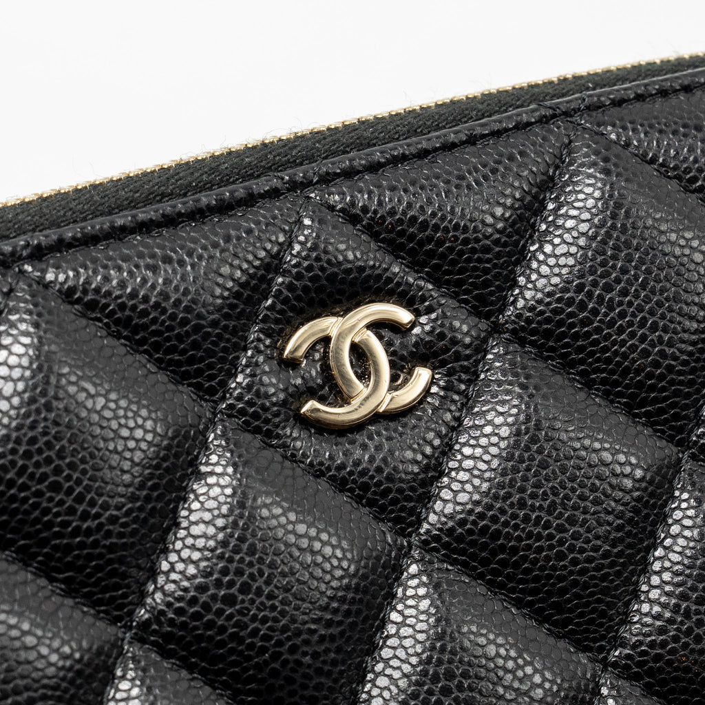 CHANEL 25A ZIP CLUTCH WITH CHAIN CAVIAR BLACK LGHW (MICROCHIP)