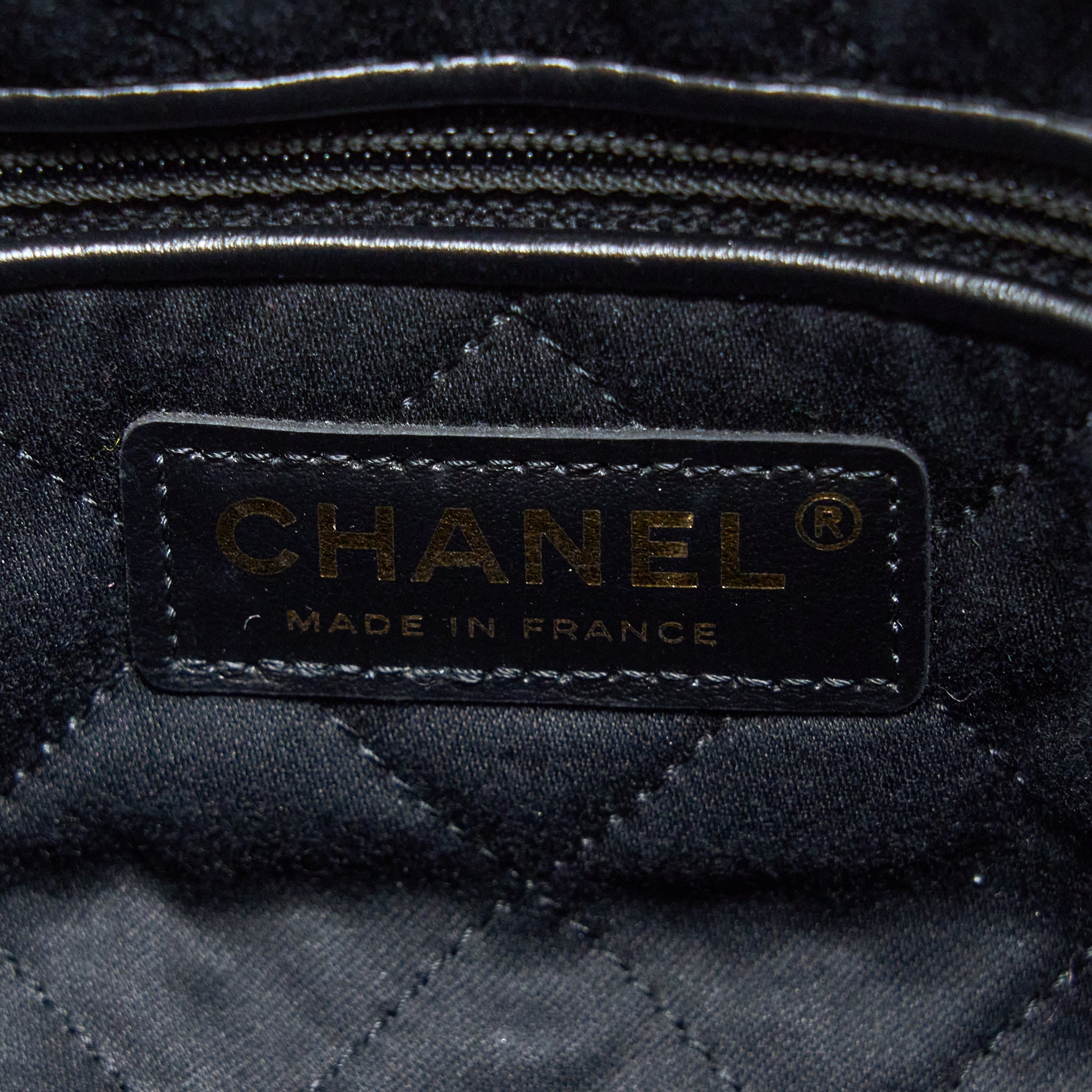 CHANEL MEDIUM 22 BAG SHINY CALFSKIN BLACK BRUSHED GHW (MICROCHIP)