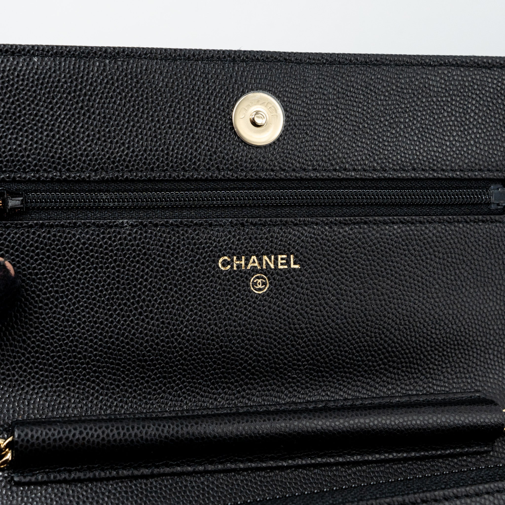 CHANEL DETAILED LOGO WALLET ON CHAIN BLACK CAVIAR LGHW (MICROCHIP)