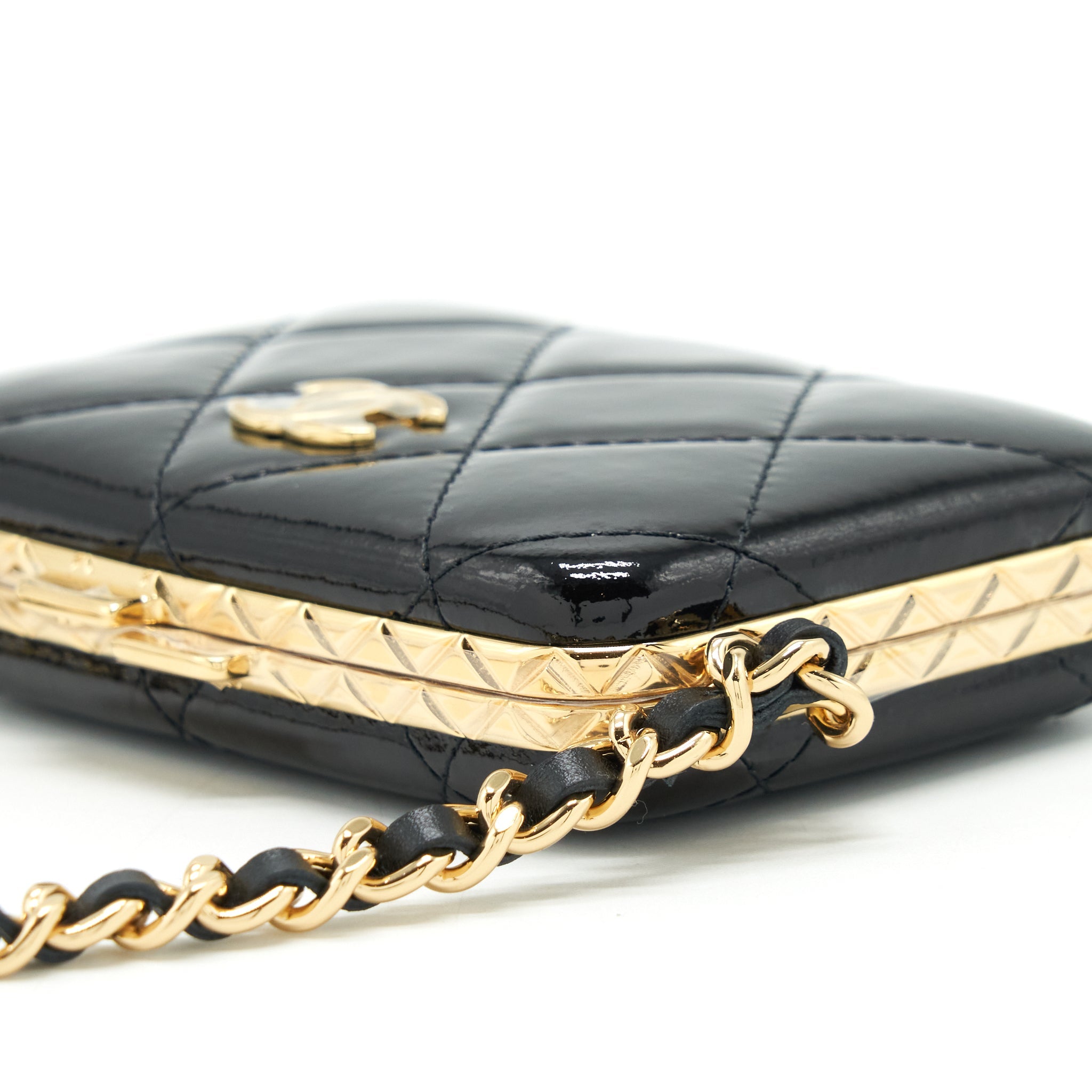 CHANEL 21A MINI CLIP BOX WITH CHAIN PATENT BLACK LGHW