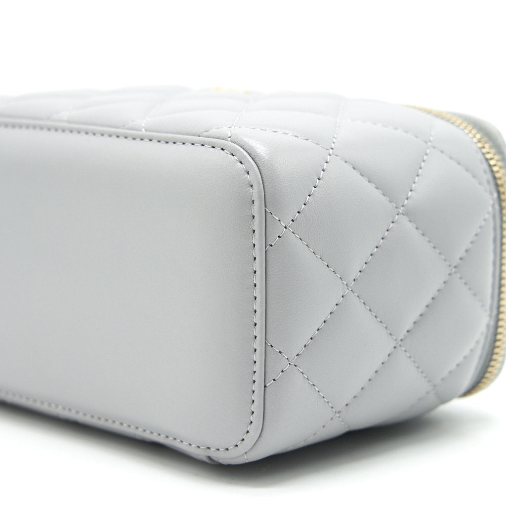 CHANEL 21B PEARL CRUSH LONG VANITY WITH CHAIN LIGHT GREY GHW