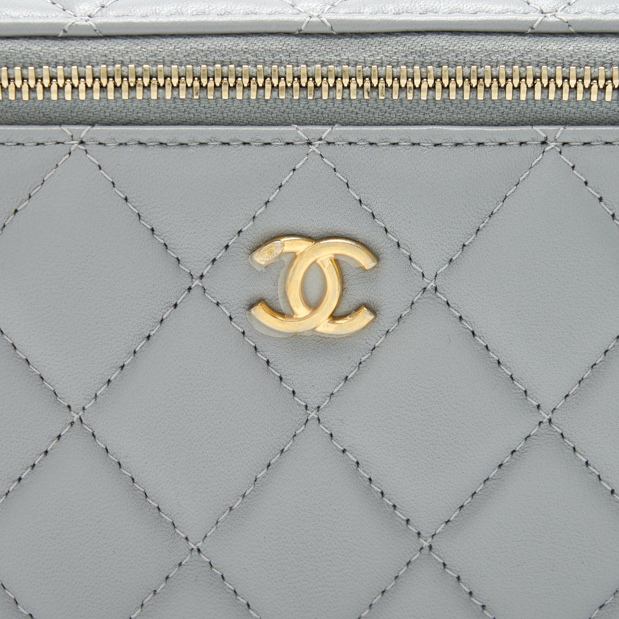 CHANEL 21B PEARL CRUSH LONG VANITY WITH CHAIN LIGHT GREY GHW