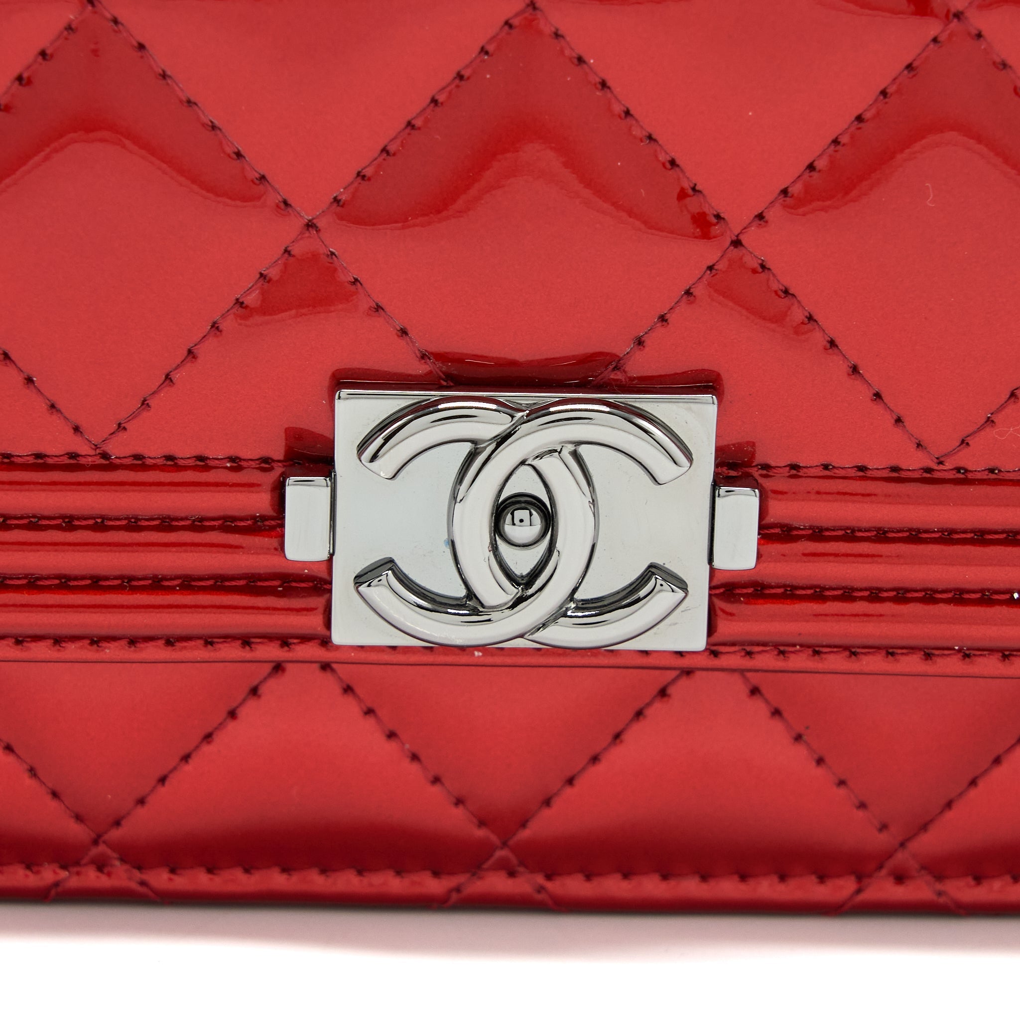 CHANEL BOY WALLET ON CHAIN PATENT METALLIC RED SHW