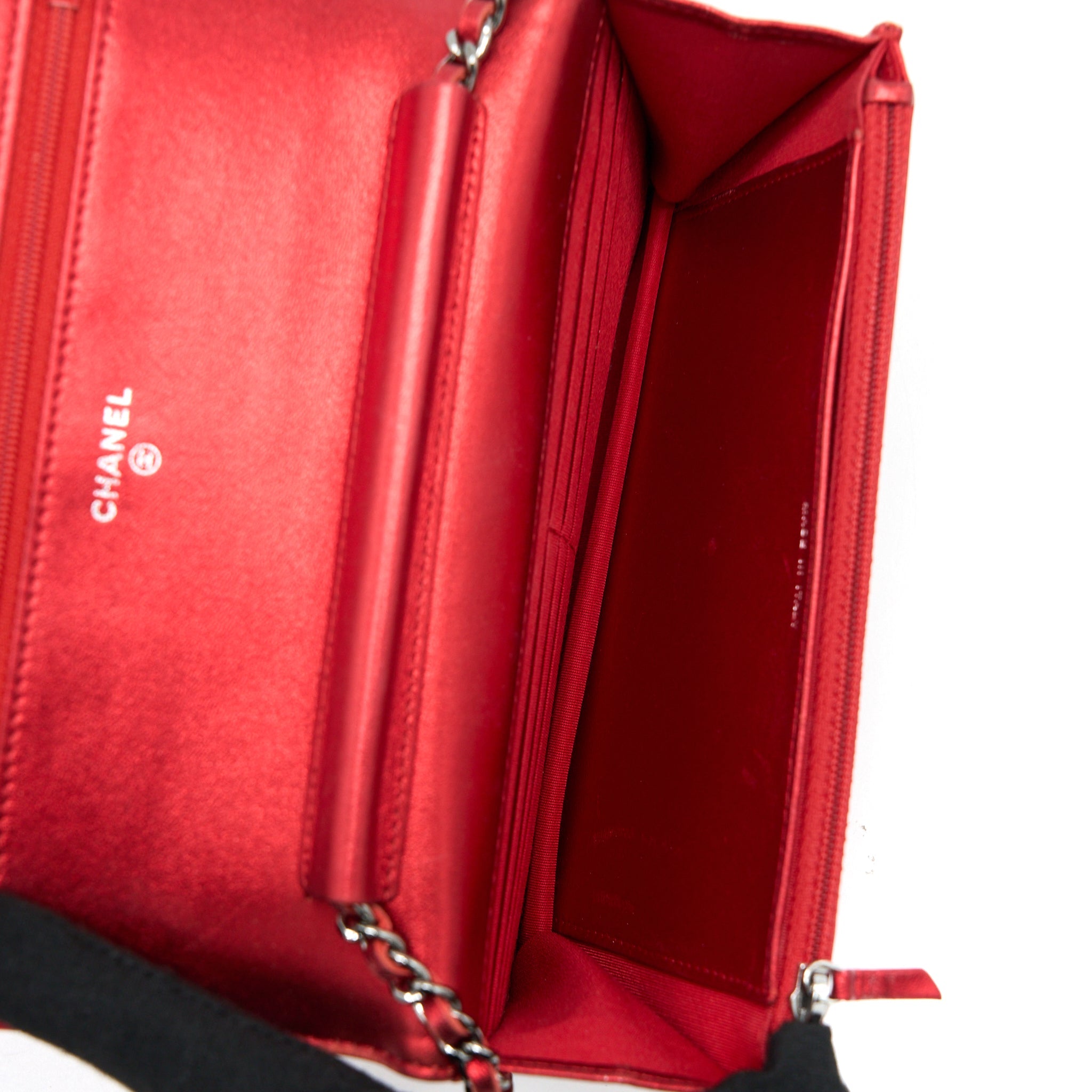 CHANEL BOY WALLET ON CHAIN PATENT METALLIC RED SHW