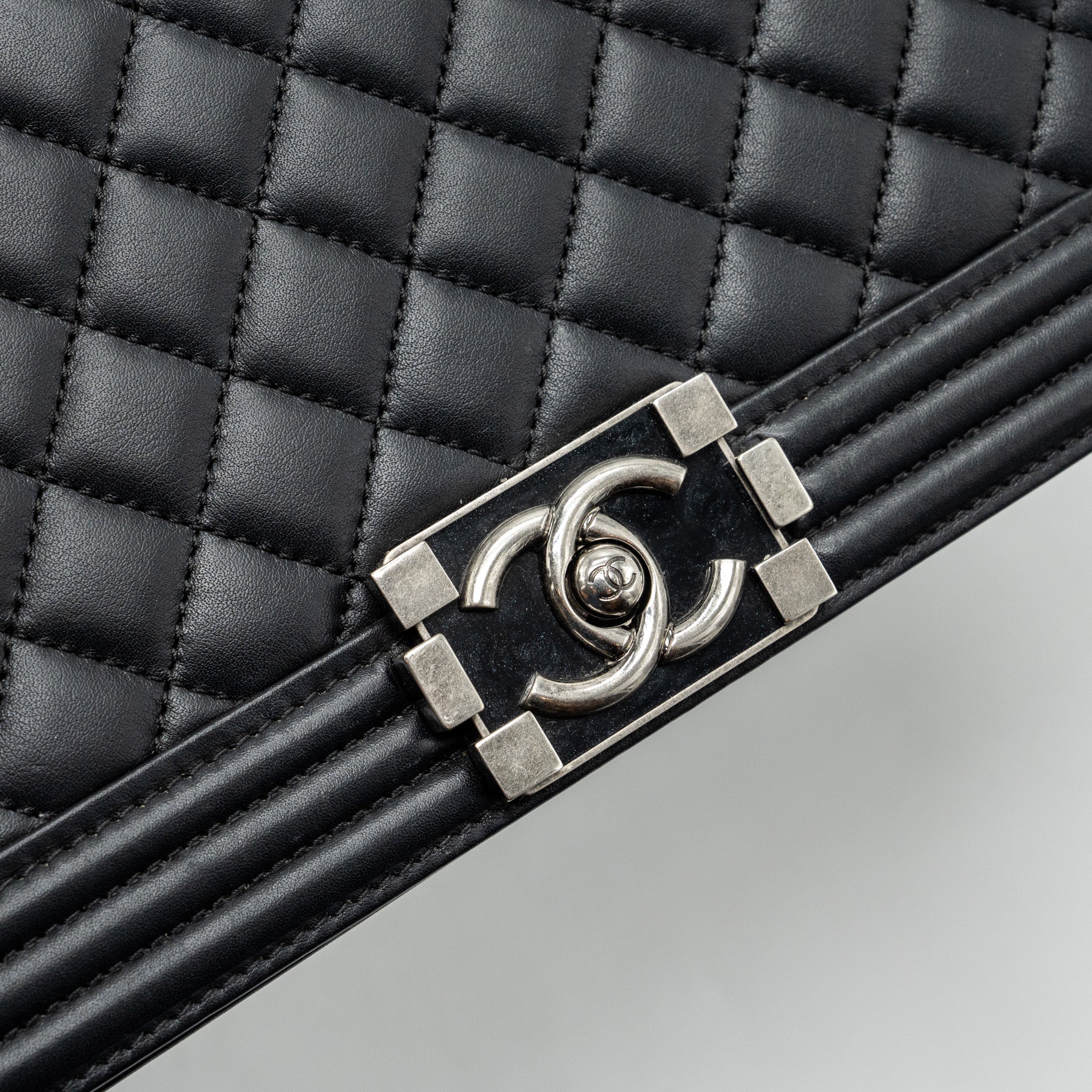 CHANEL NEW MEDIUM BOY BAG SMOOTH CALFSKIN BLACK RUTHENIUM HARDWARE