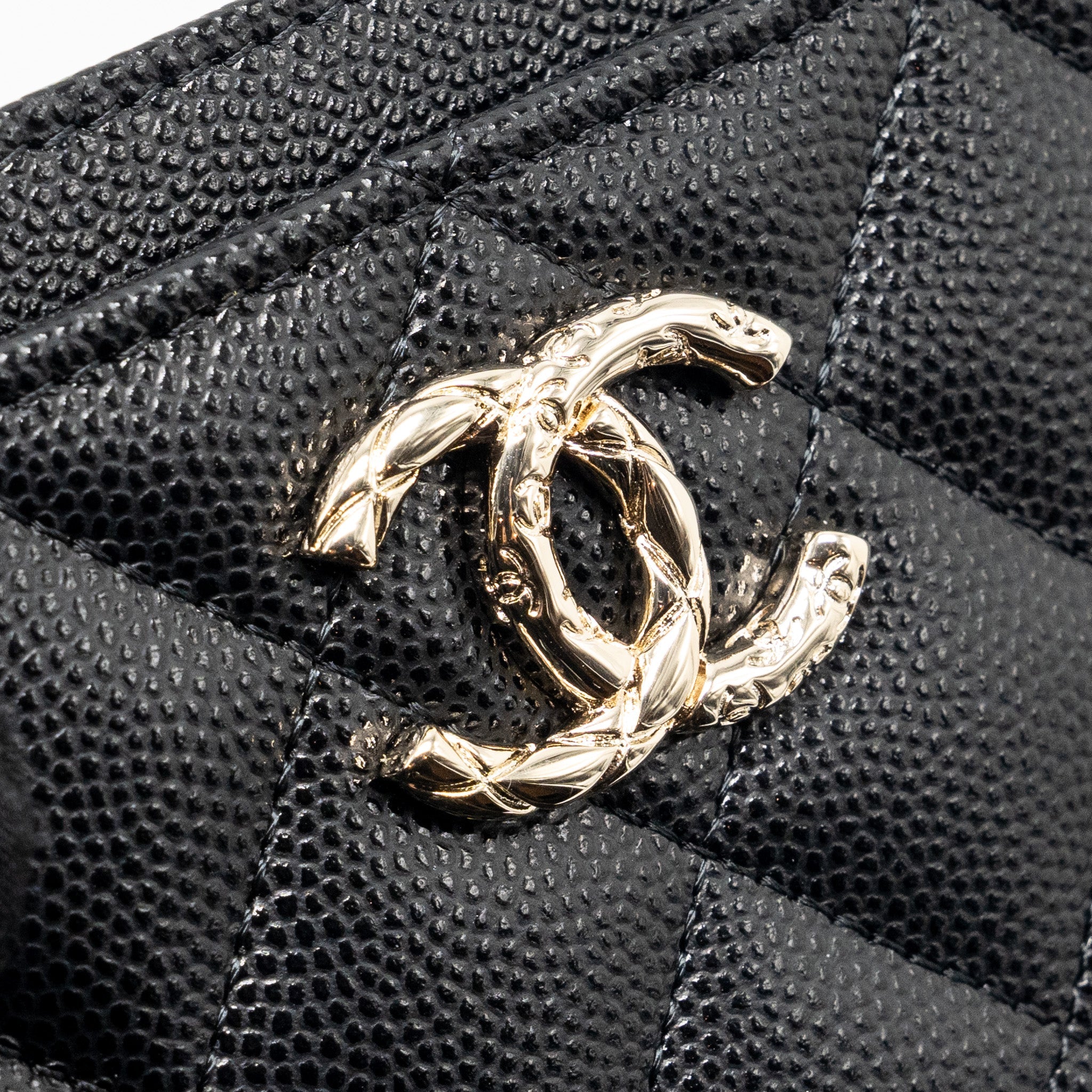 CHANEL GIANT DETAILED CC LOGO CARD HOLDER CAVIAR BLACK LGHW (MICROCHIP)