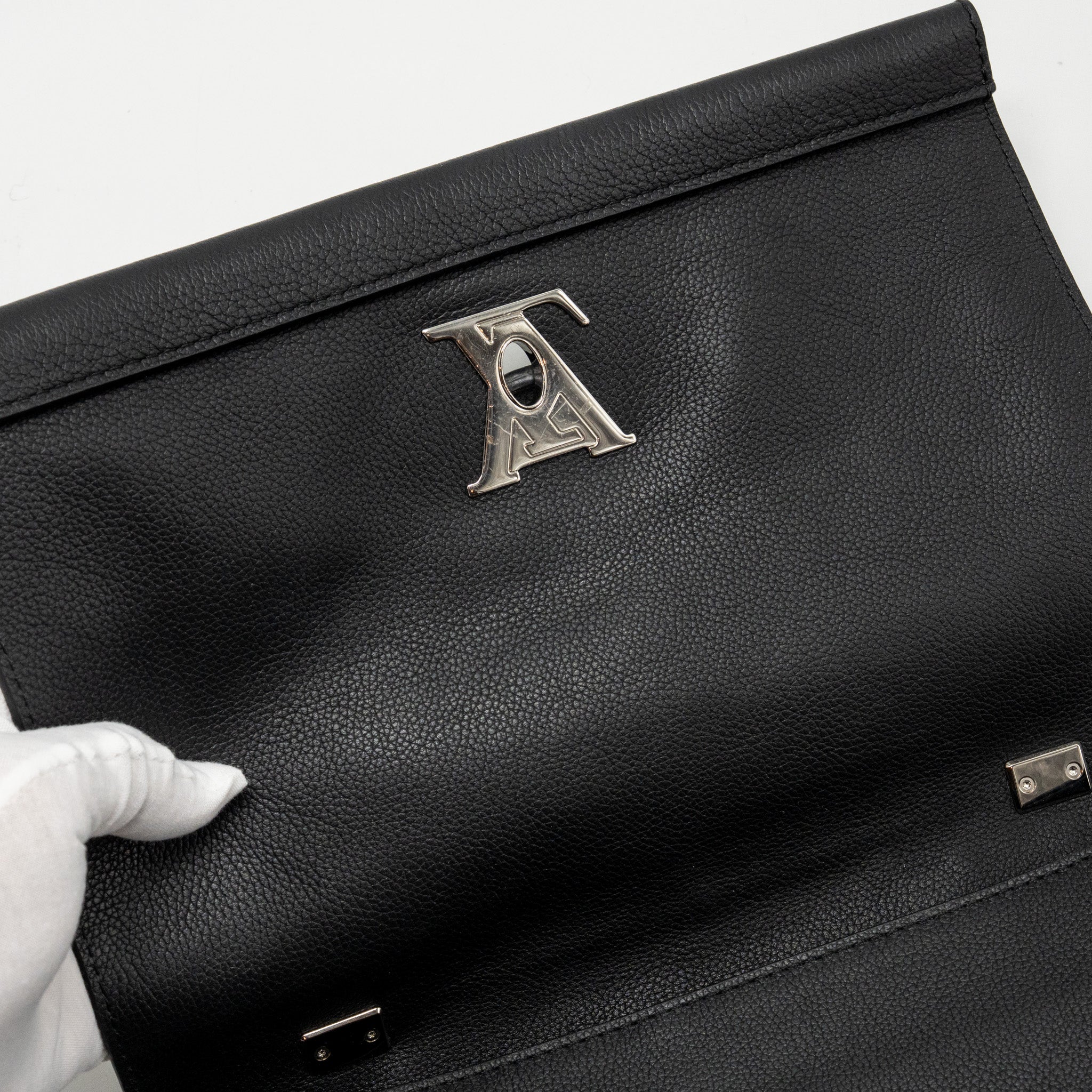 LOUIS VUITTON LOCK ME BAG CALFSKIN BLACK SHW