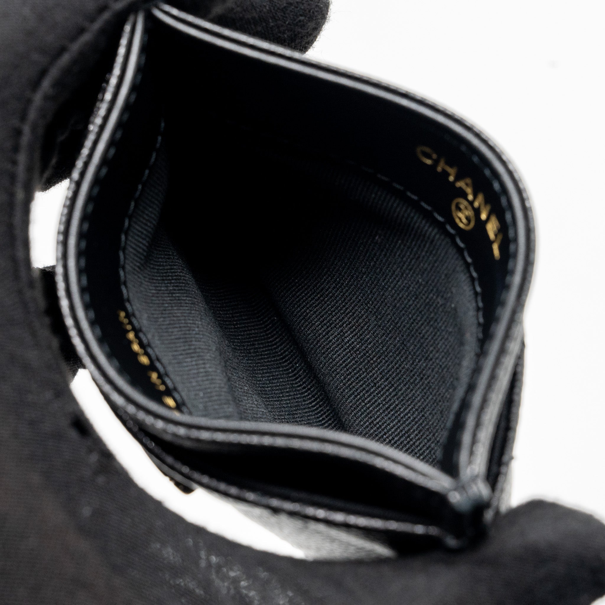 CHANEL GIANT DETAILED CC LOGO CARD HOLDER CAVIAR BLACK LGHW (MICROCHIP)