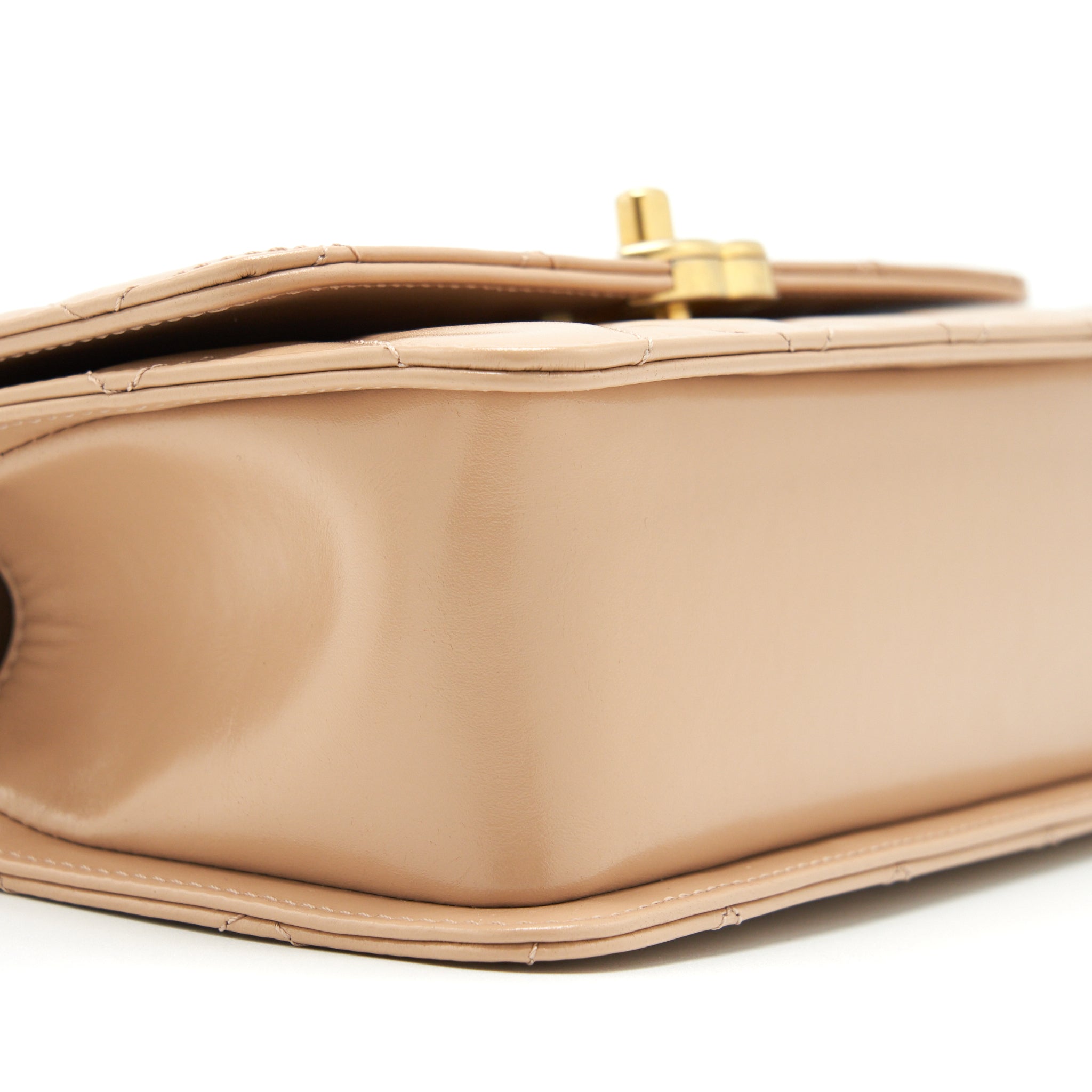 CHANEL 21A SMALL GOLD CRUSH FLAP BAG CALFSKIN BEIGE GHW (MICROCHIP)