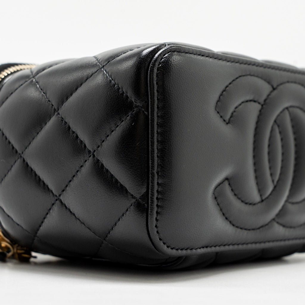 CHANEL 24A LONG VANITY CASE WITH CC LOGO ADJUSTABLE CHAIN LAMBSKIN BLACK GHW(MICROCHIP)
