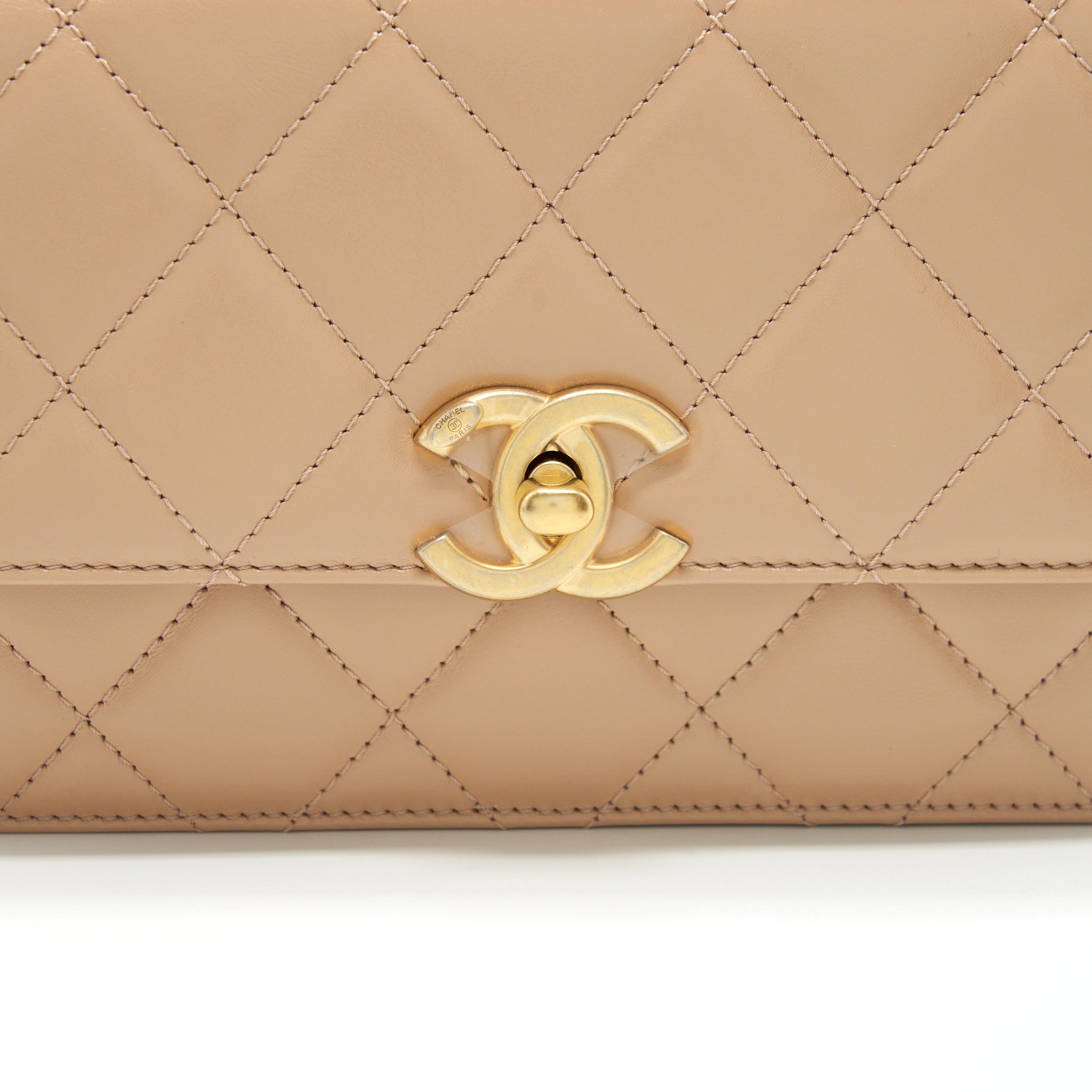 CHANEL 21A SMALL GOLD CRUSH FLAP BAG CALFSKIN BEIGE GHW (MICROCHIP)