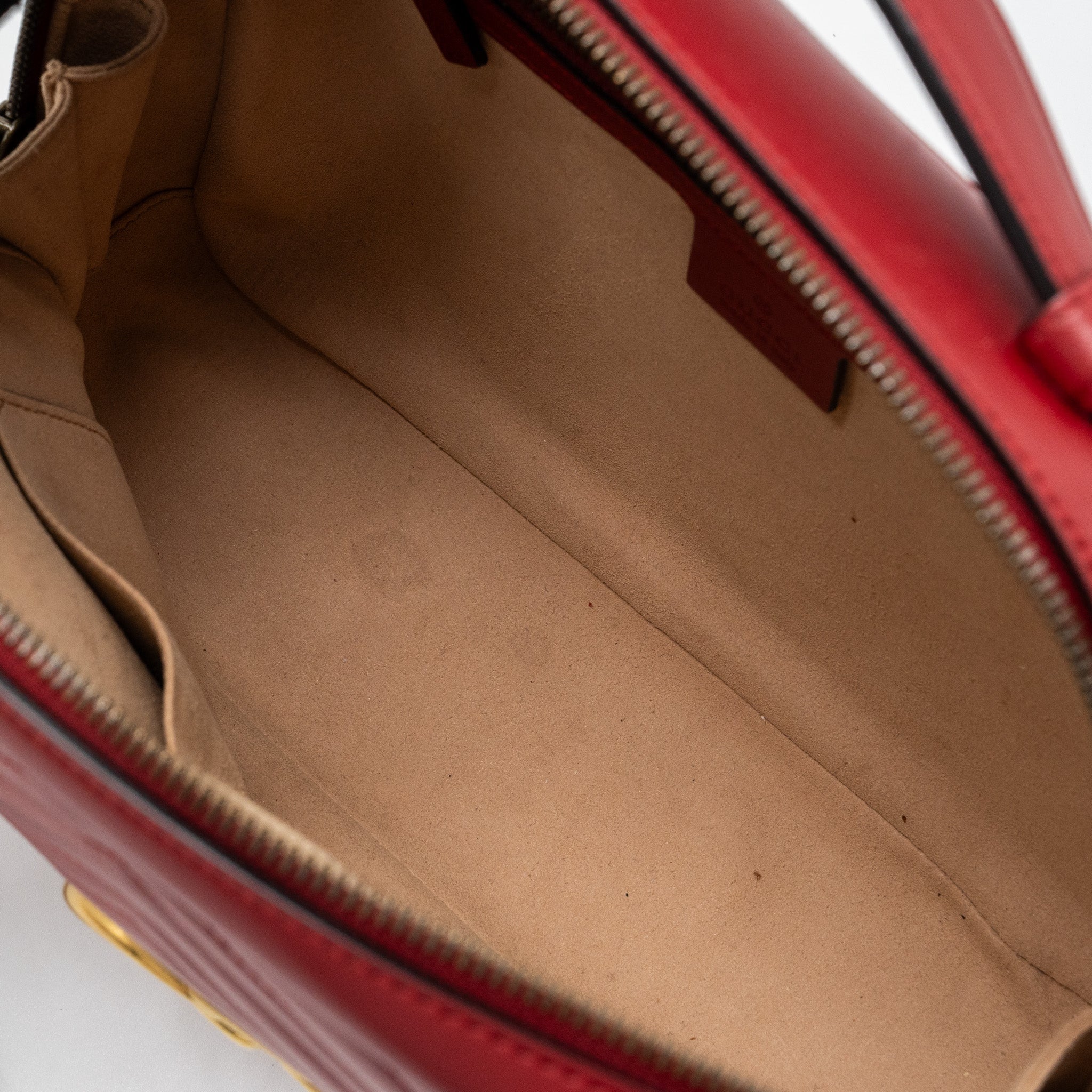 GUCCI GG MARMONT MATELASSE SHOULDER BAG CALFSKIN RED GHW