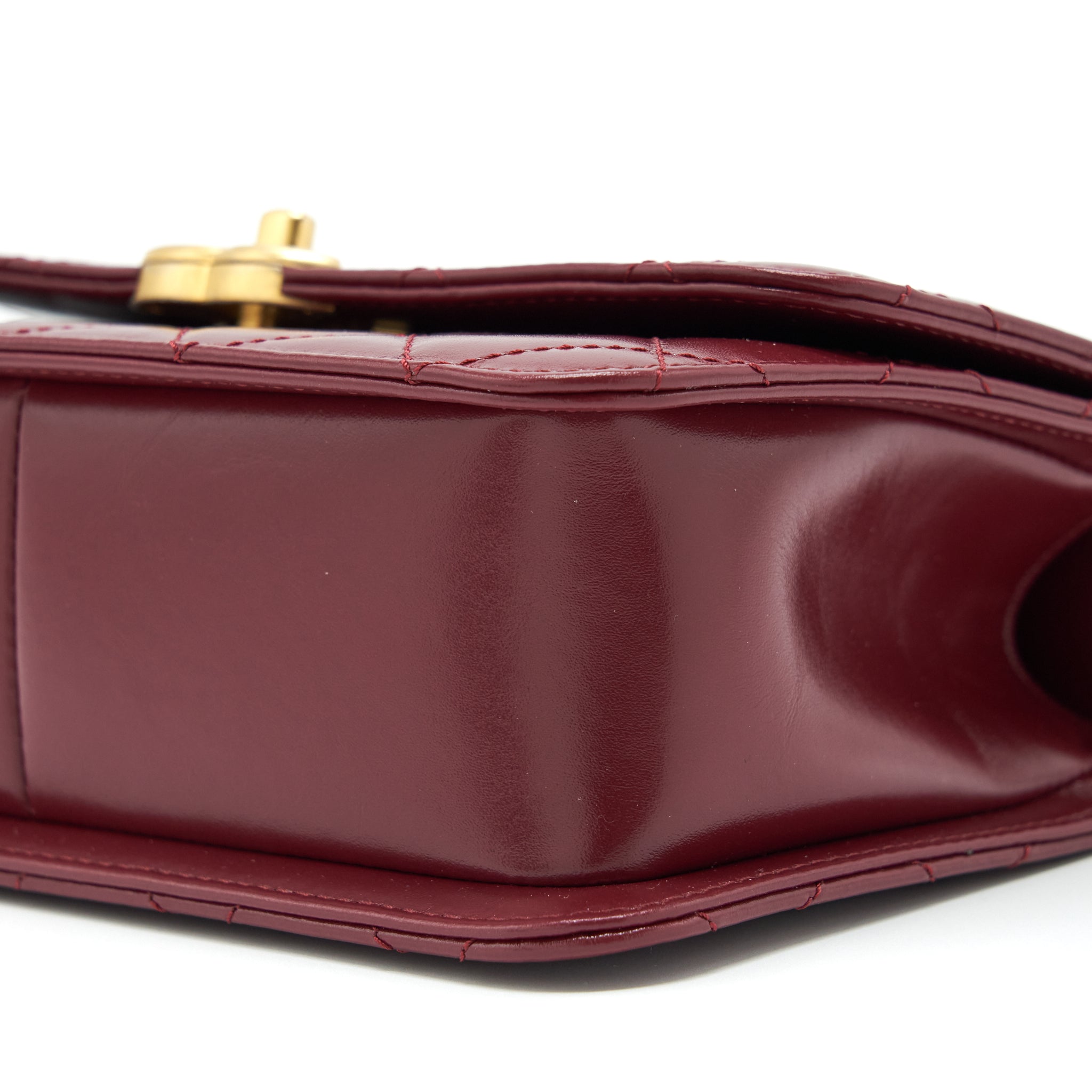 CHANEL 21A MEDIUM GOLD CRUSH FLAP BAG CALFSKIN NC635 BURGUNDY GHW (MICROCHIP)
