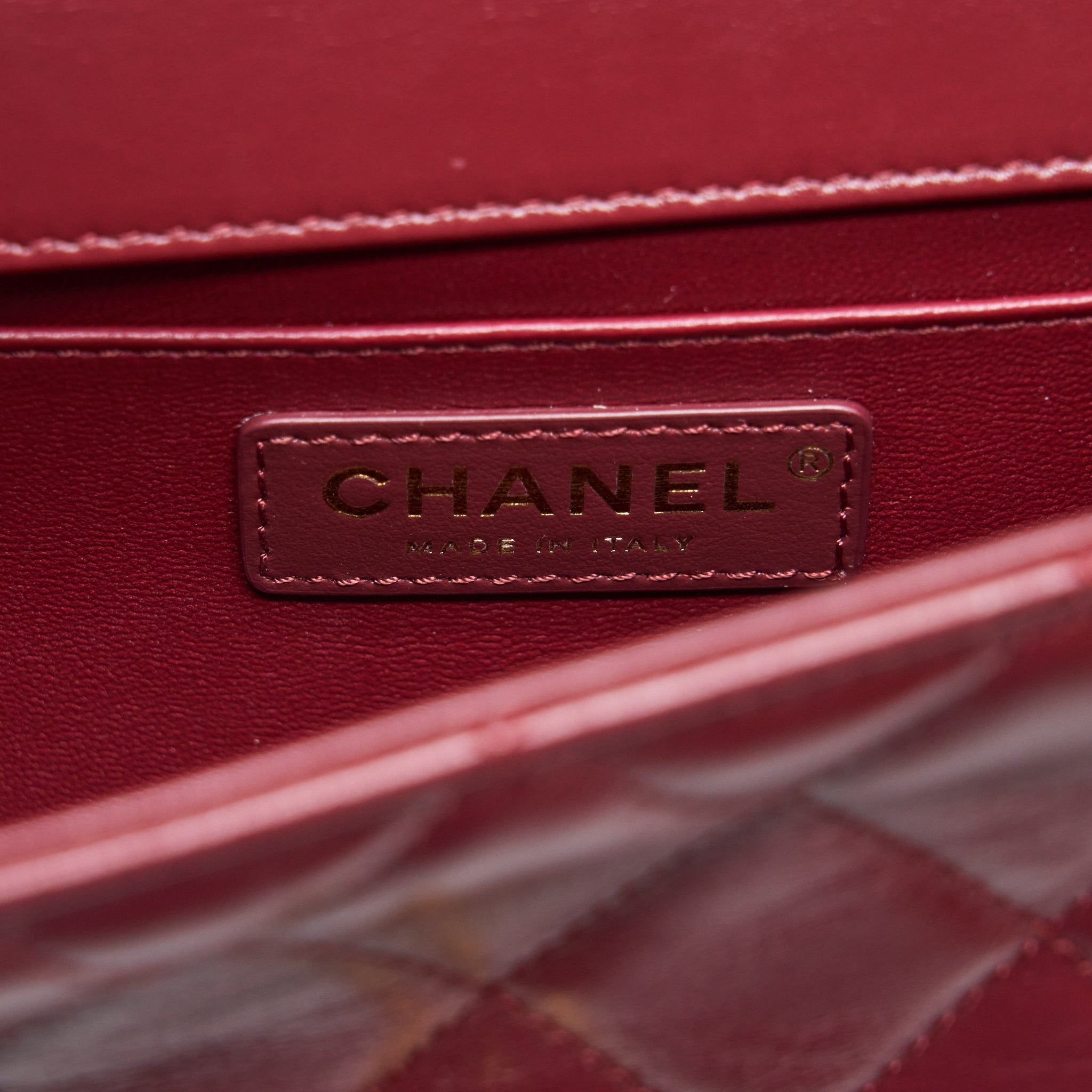 CHANEL 21A MEDIUM GOLD CRUSH FLAP BAG CALFSKIN NC635 BURGUNDY GHW (MICROCHIP)