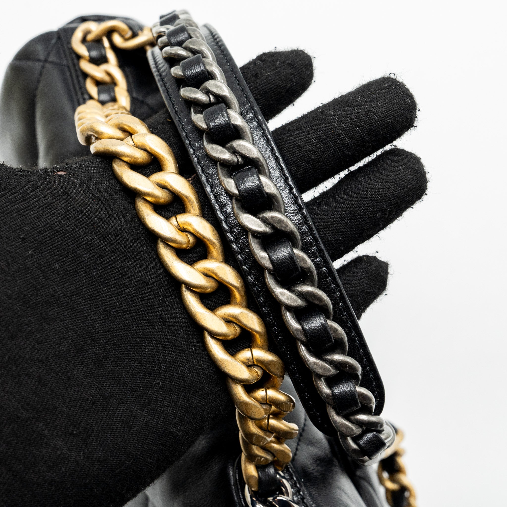 CHANEL SMALL 19 BAG LAMBSKIN BLACK MULTICOLOUR HARDWARE (MICROCHIP)