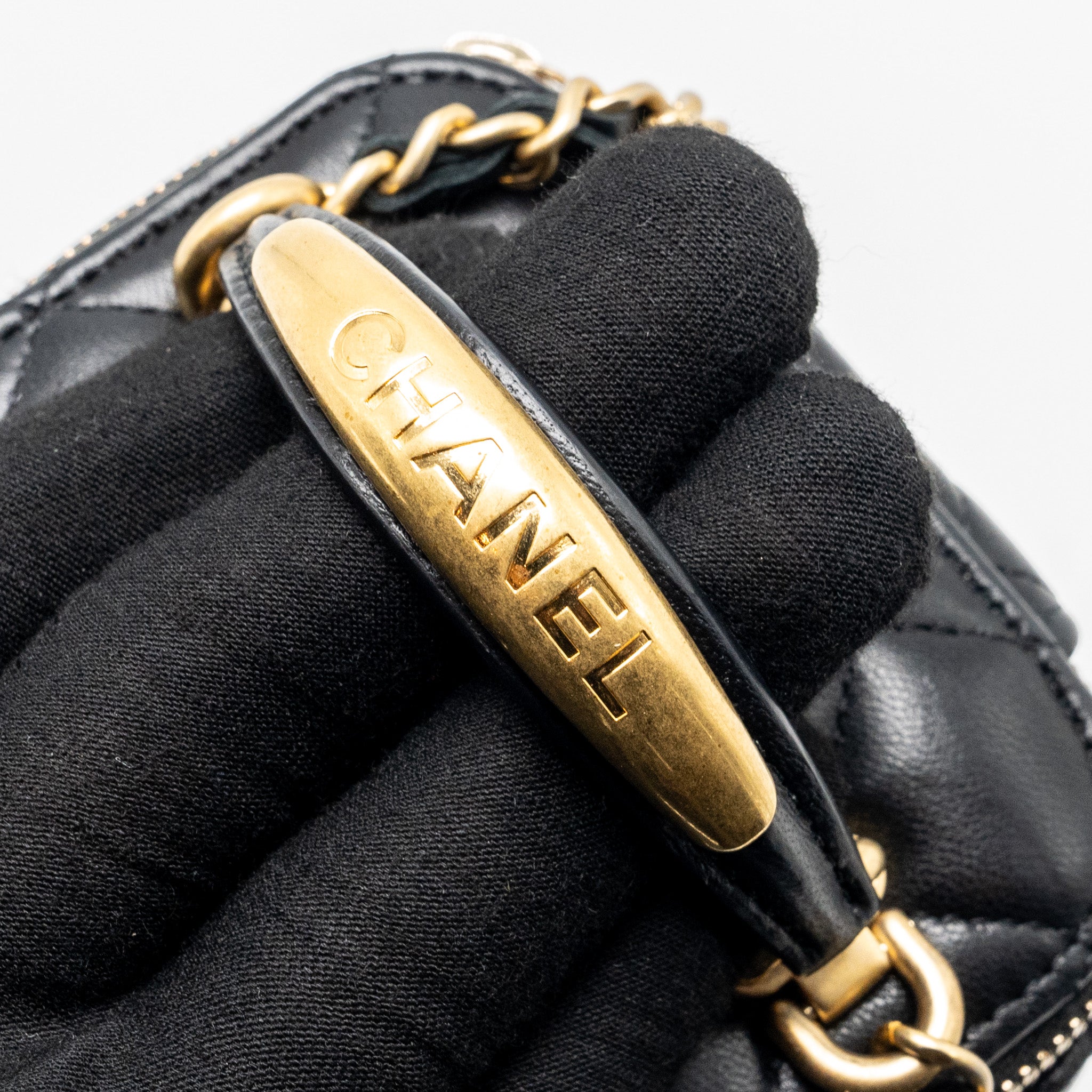 CHANEL TOP HANDLE MINI VANITY CASE WITH CHAIN LAMBSKIN BLACK GHW (MICROCHIP)